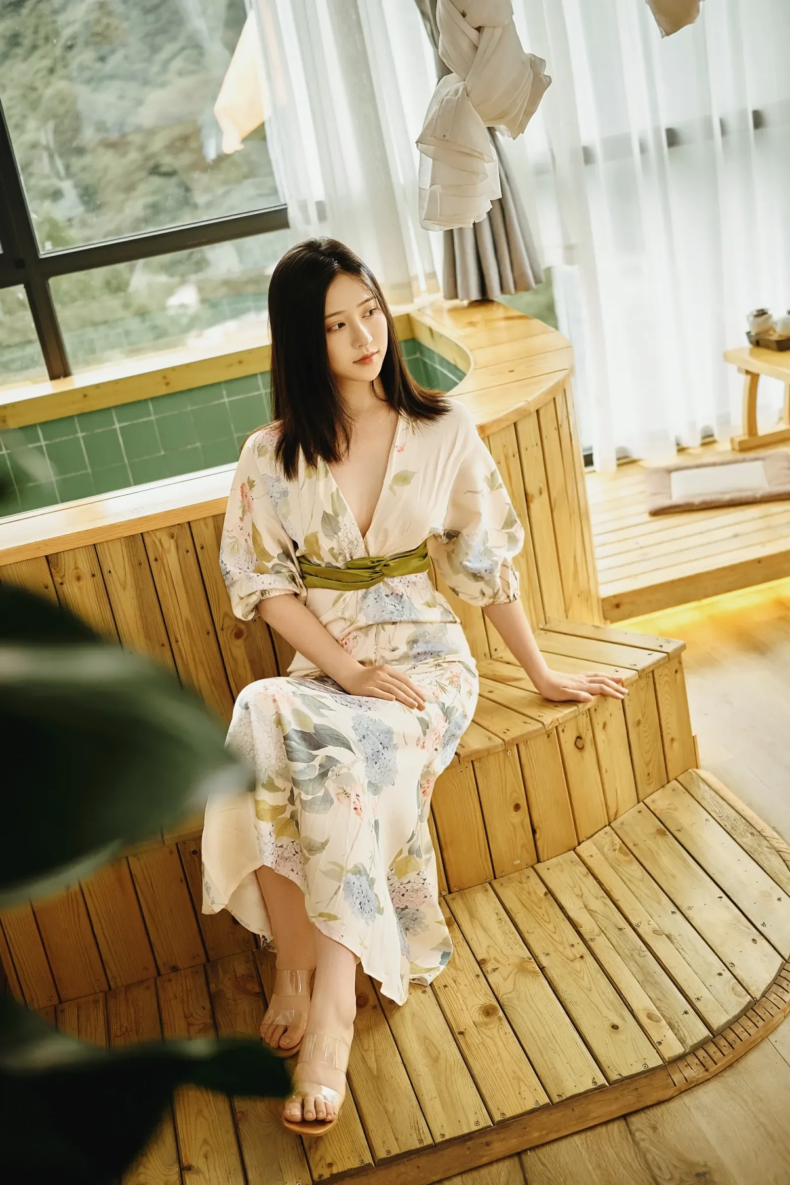 年年Nnian – 七月 [40P] - 秀人网免费无水印在线套图写真