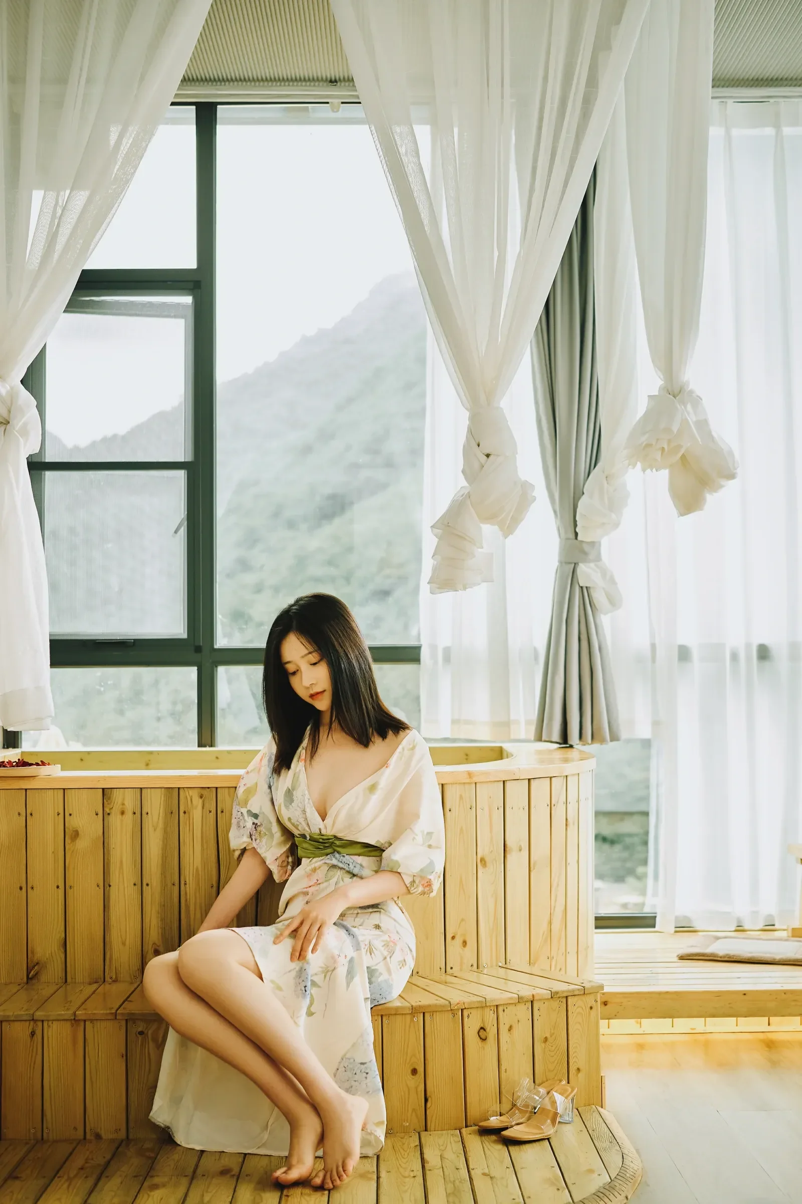 年年Nnian – 七月 [40P] - 秀人网免费无水印在线套图写真