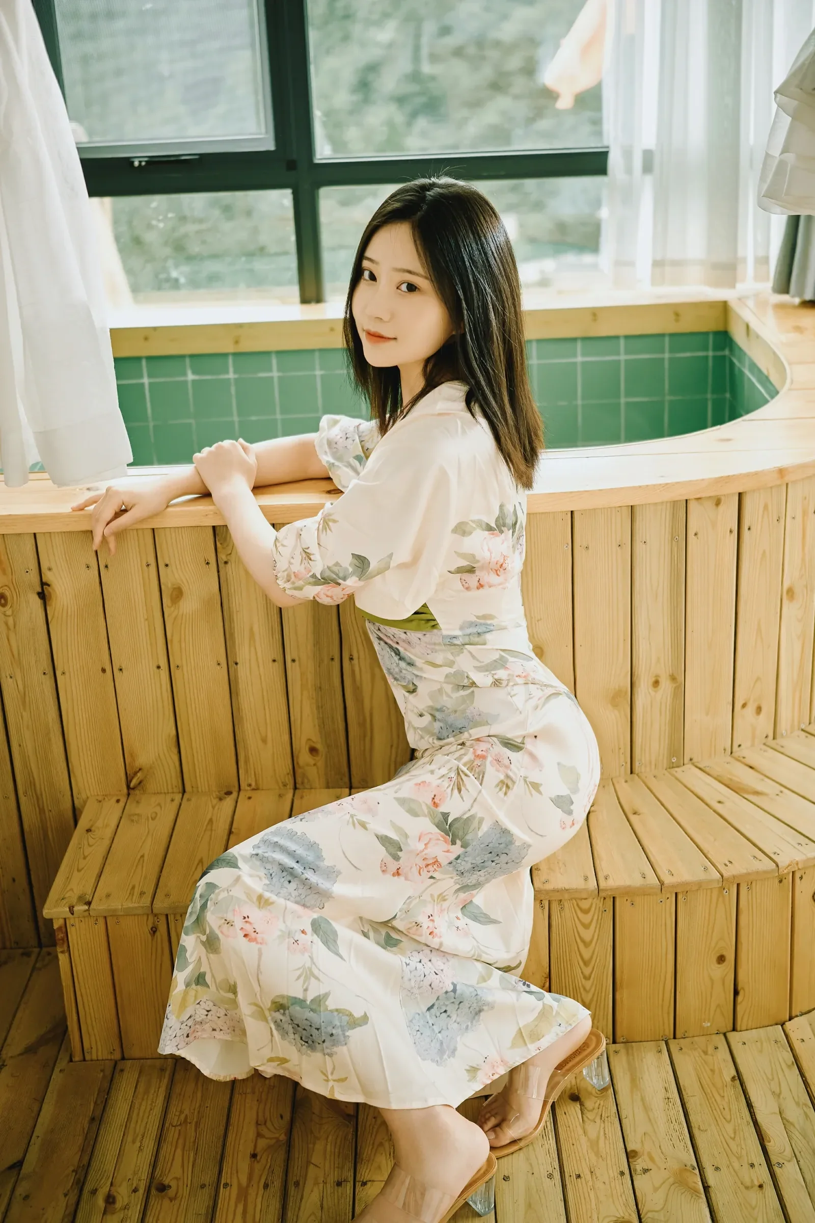 年年Nnian – 七月 [40P] - 秀人网免费无水印在线套图写真