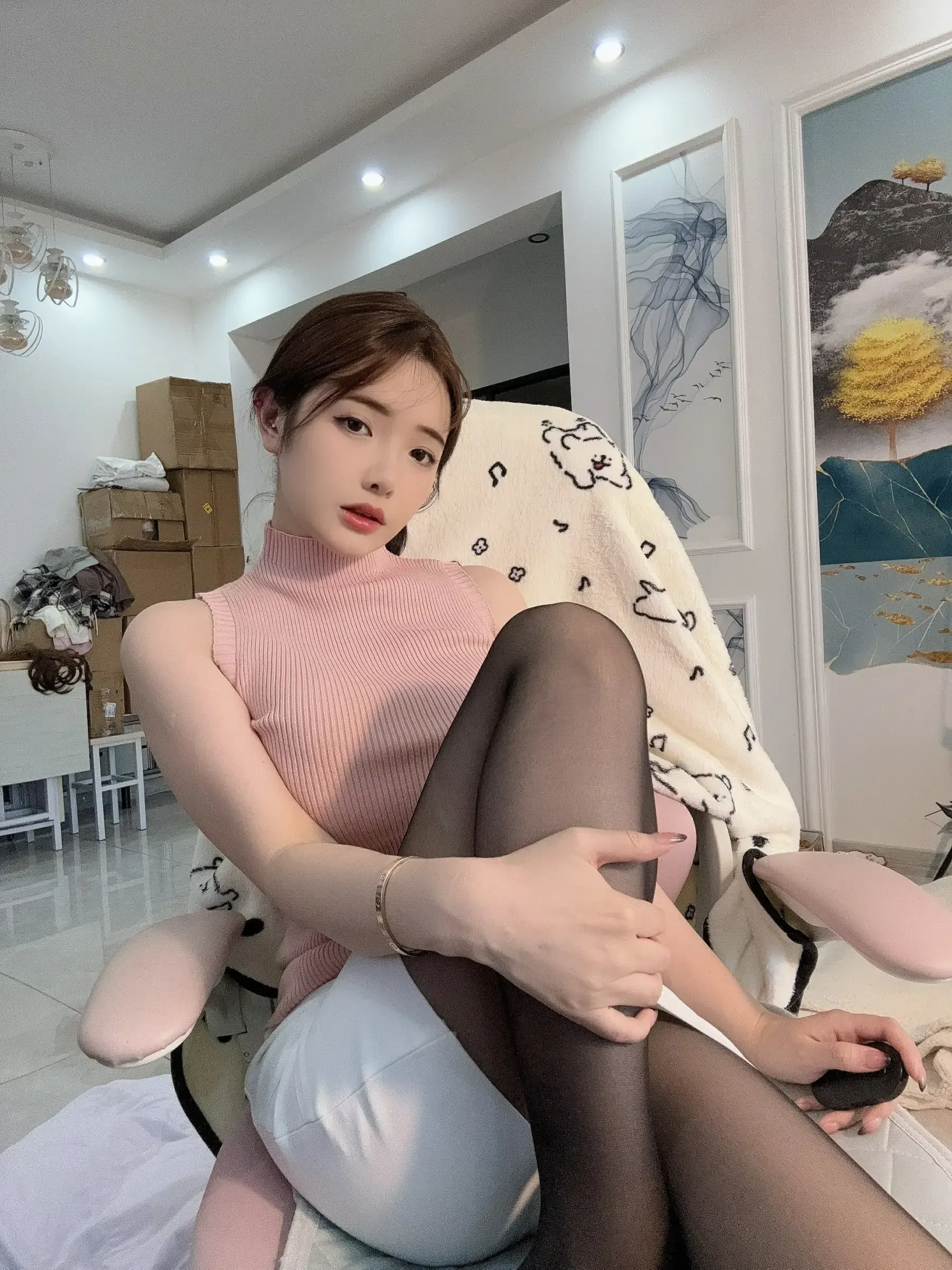 雯妹不讲道理 – 520女友本-黑丝背心包臀裙 [31P] - 秀人网免费无水印在线套图写真