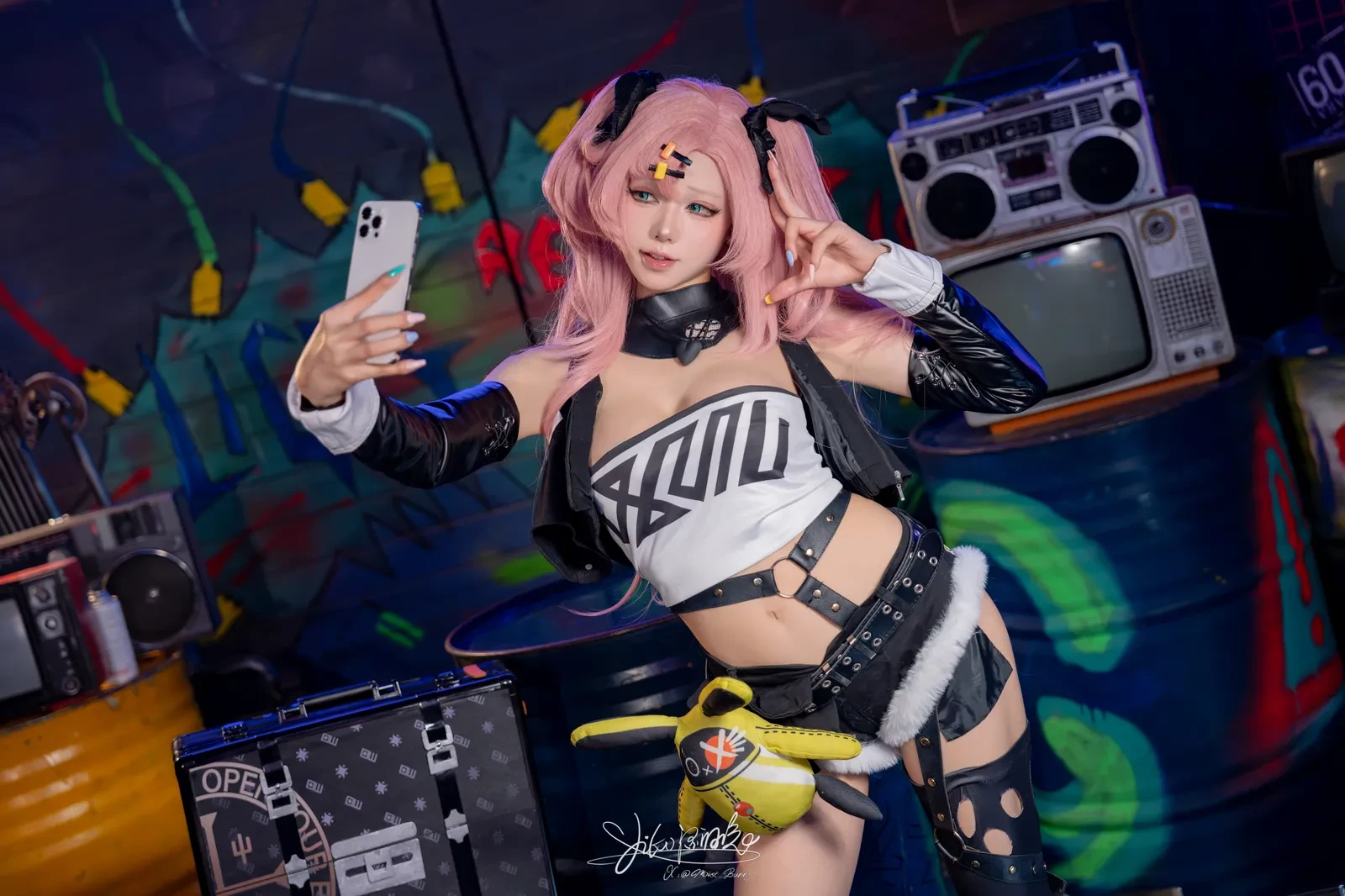 咬一口兔娘 – 『明日香特殊作战』 拾光独白 [80P] - 秀人网免费无水印在线套图写真