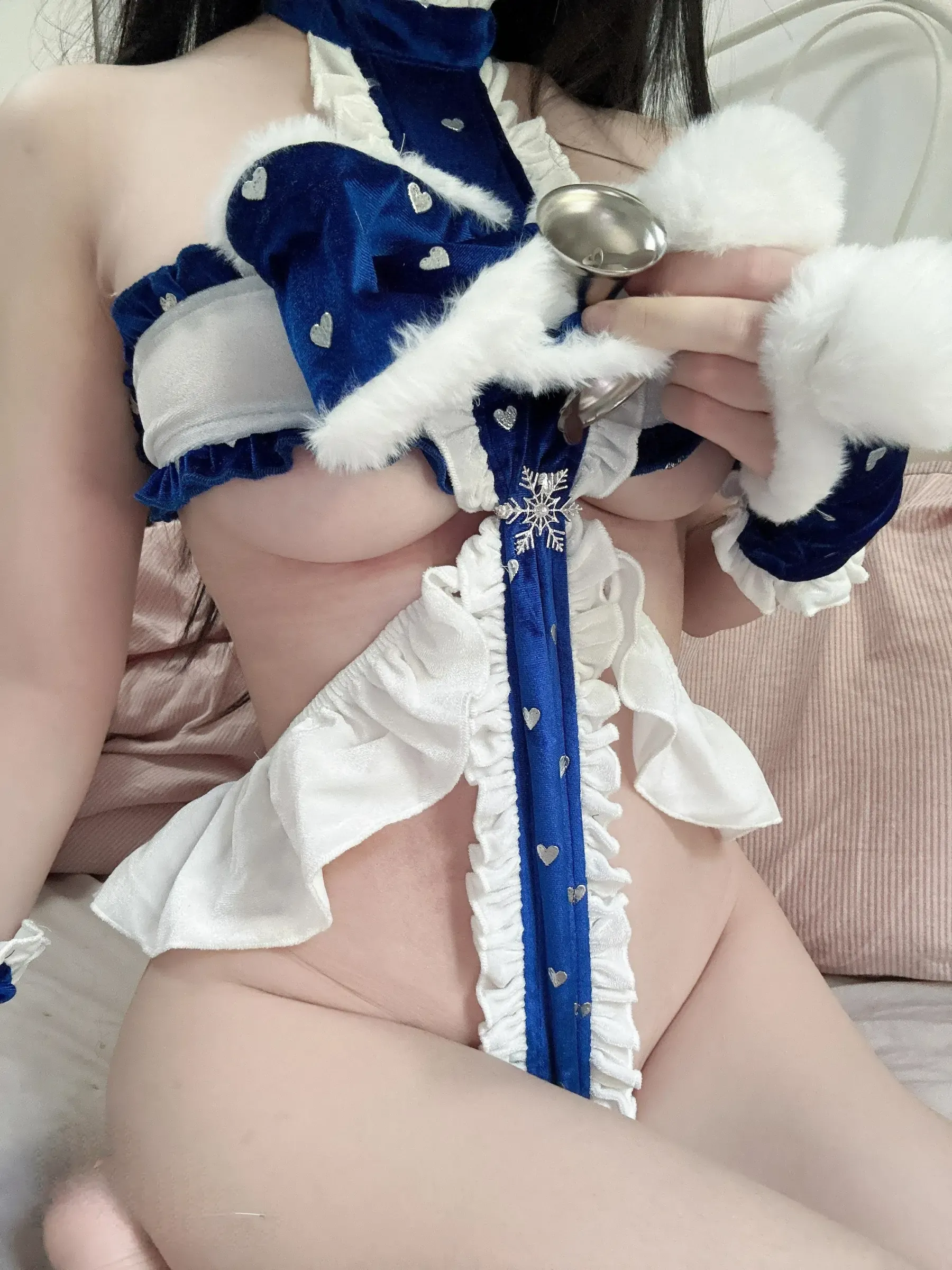 前羽 – 雪花自拍 [33P] - 秀人网免费无水印在线套图写真