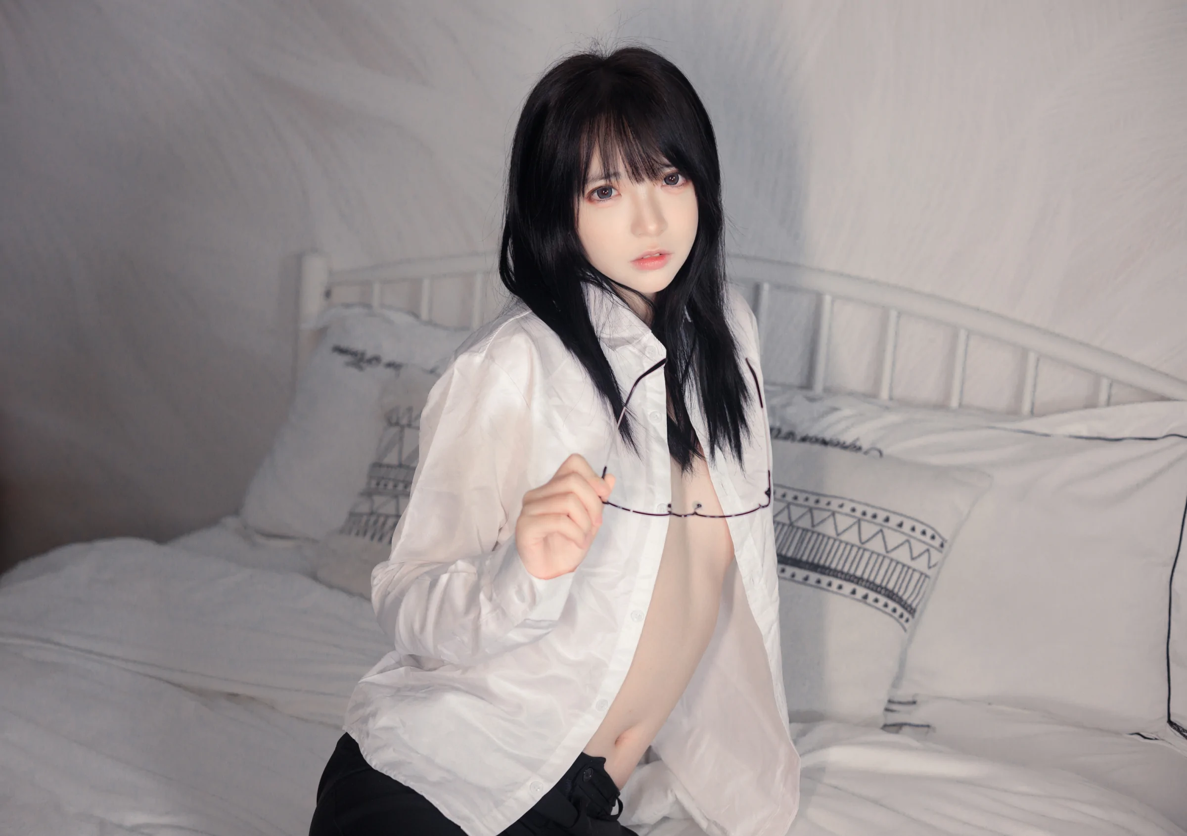 疯猫ss &#8211; 白色情人节福袋 [40P] - 秀人网免费无水印在线套图写真