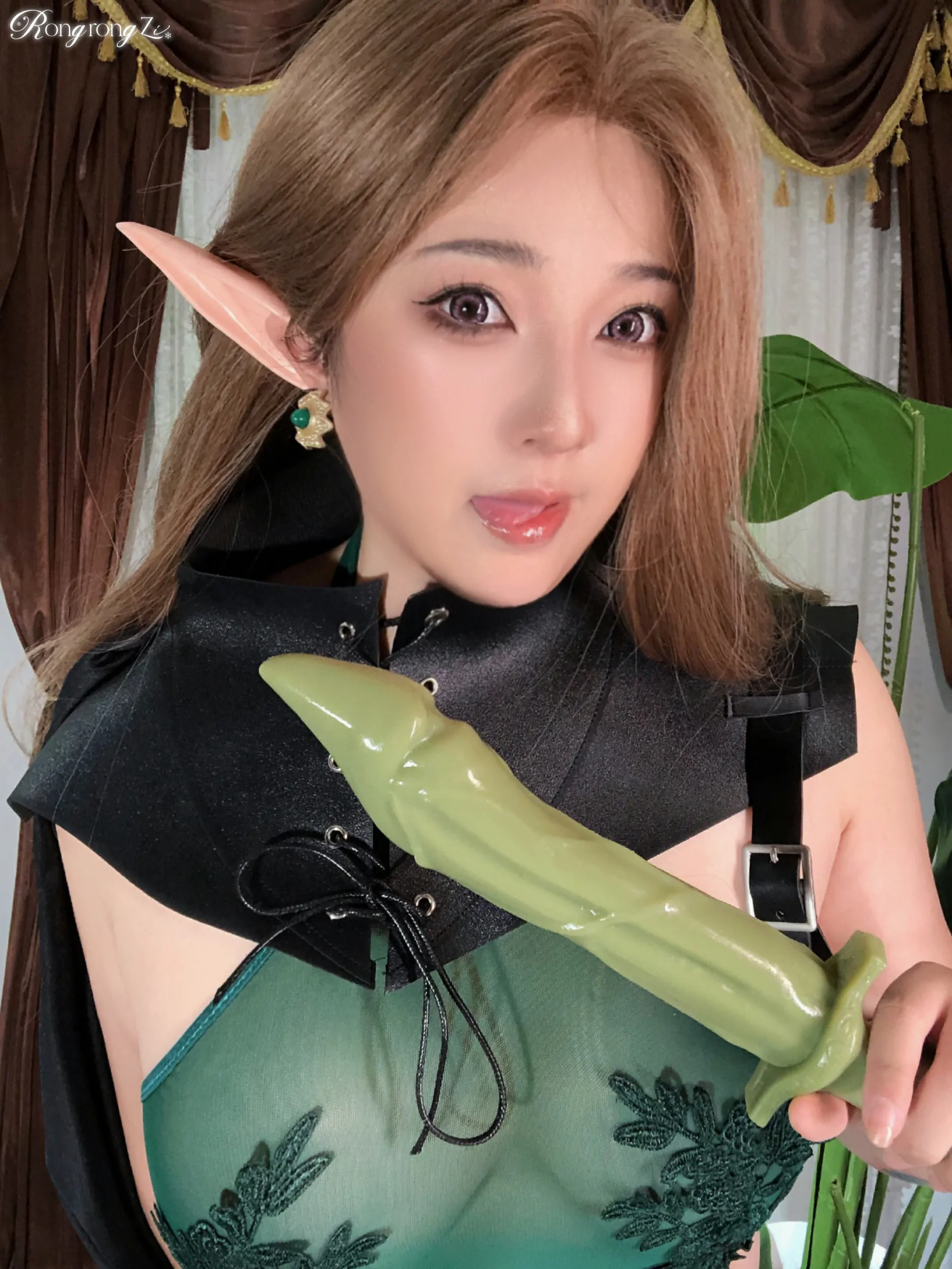 小容仔咕咕咕w &#8211; 精灵女战士 [28P] - 秀人网免费无水印在线套图写真