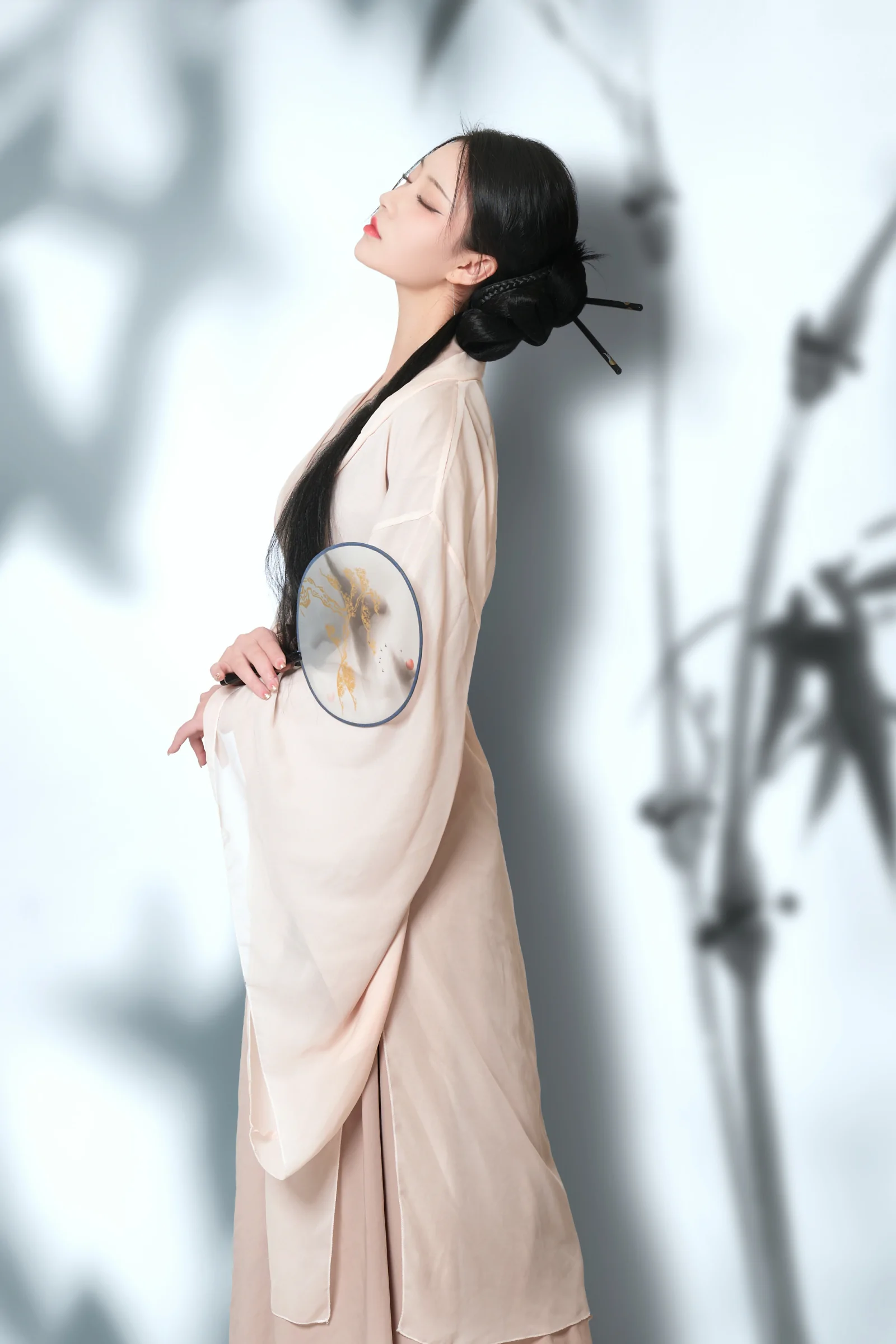 年年Nnian &#8211; 青丝 [20P] - 秀人网免费无水印在线套图写真