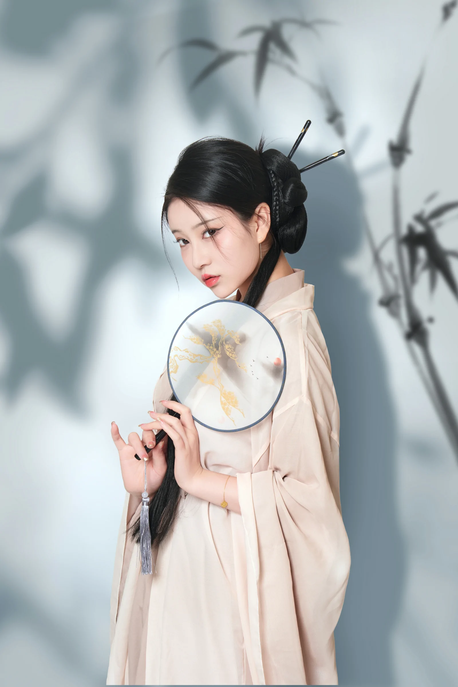 年年Nnian &#8211; 青丝 [20P] - 秀人网免费无水印在线套图写真