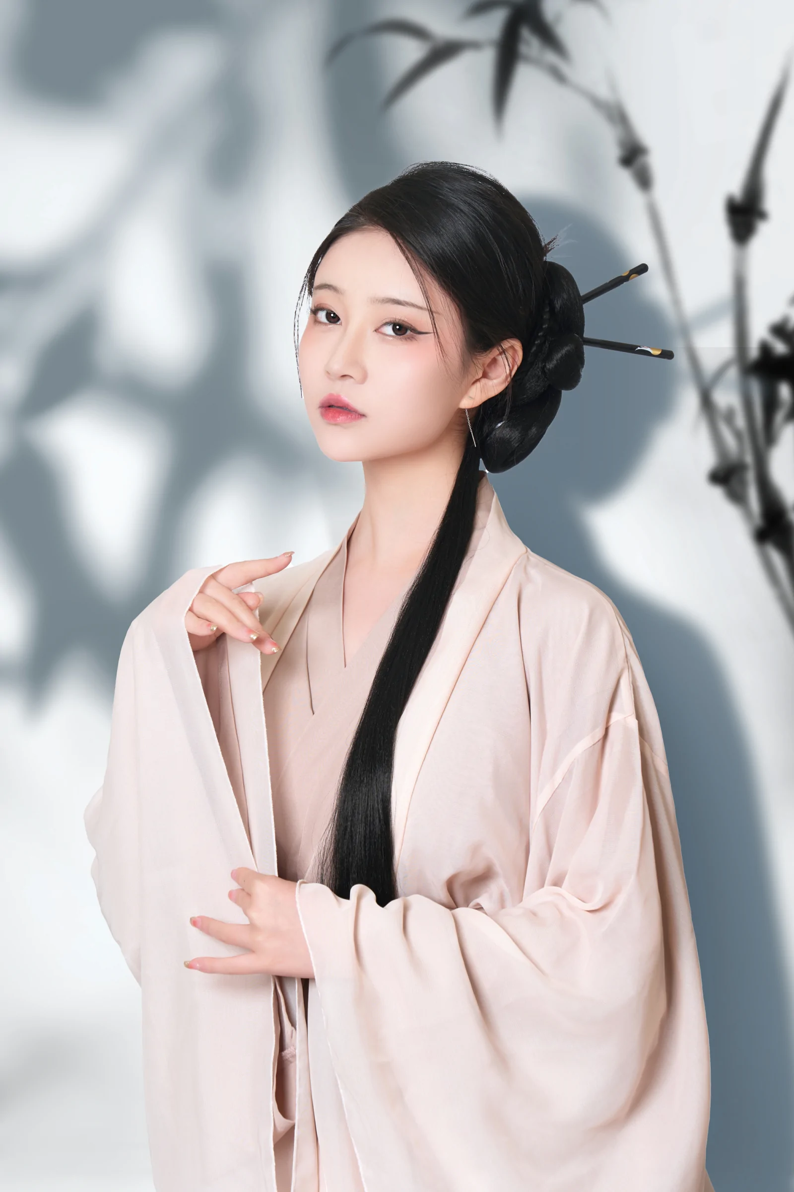 年年Nnian &#8211; 青丝 [20P] - 秀人网免费无水印在线套图写真