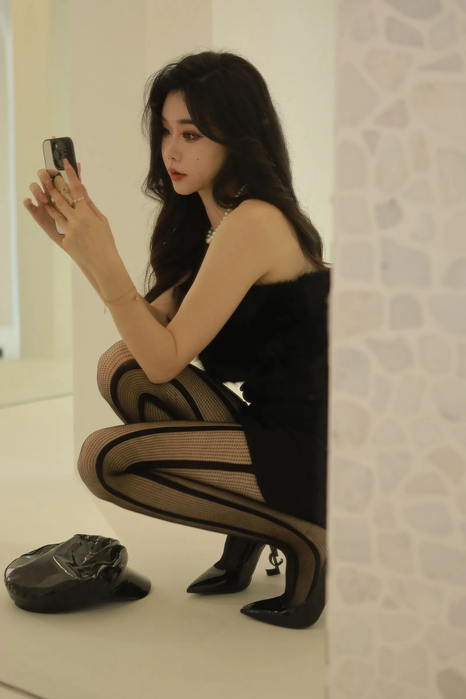 Sia不吃鱼 &#8211; 虾线黑丝 [51P] - 秀人网免费无水印在线套图写真