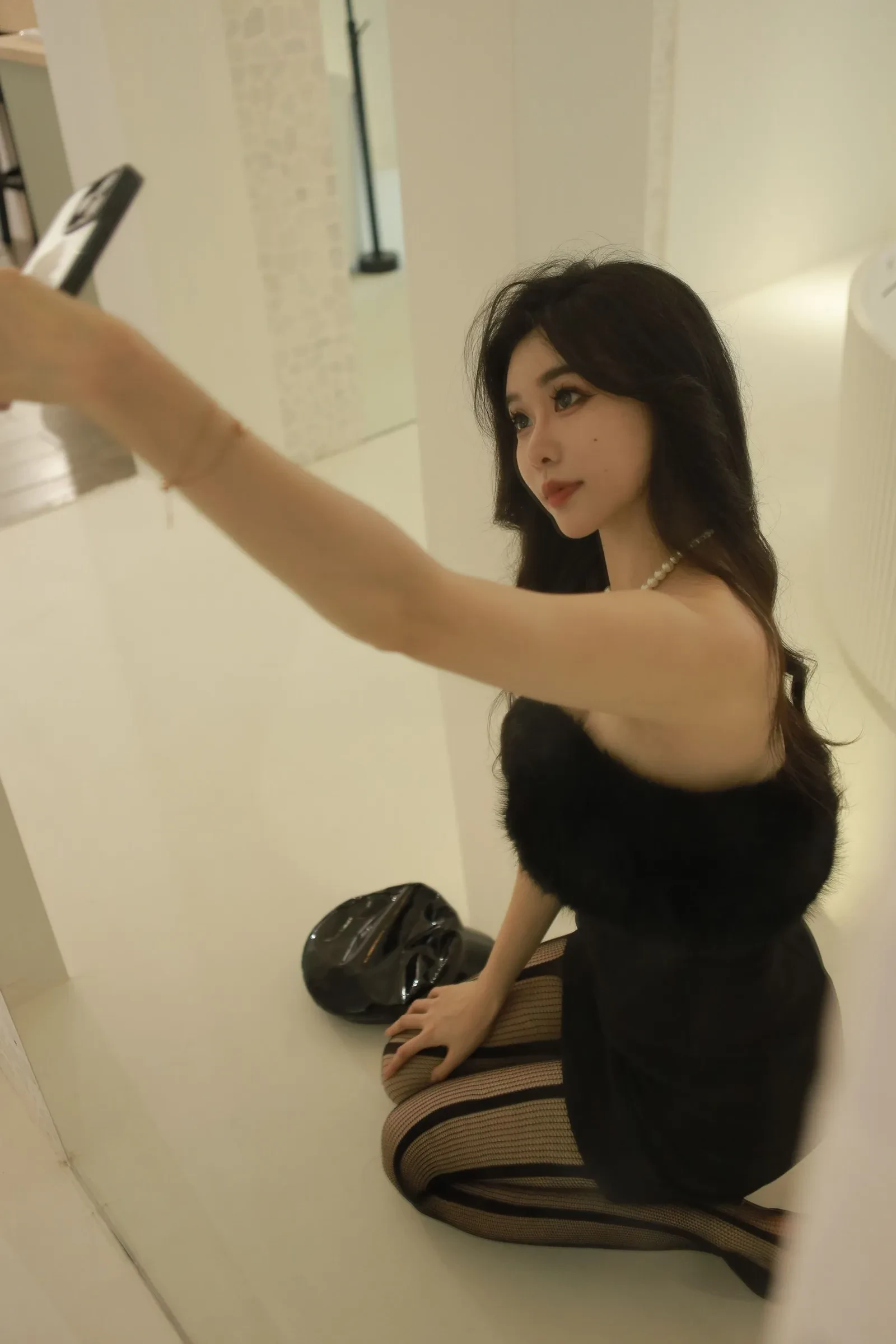 Sia不吃鱼 - 虾线黑丝 [51P] - 秀人网免费无水印在线套图写真