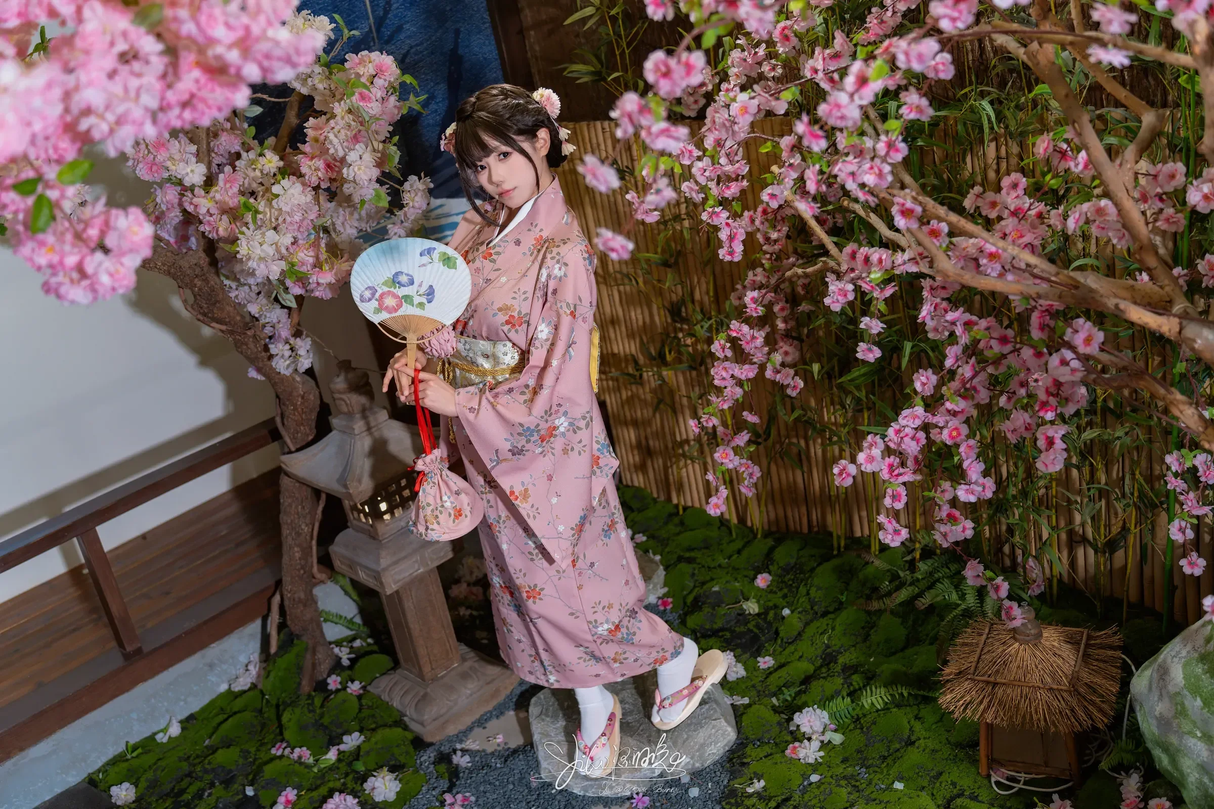 咬一口兔娘 -『温泉の女将』燕无歇 [77P] - 秀人网免费无水印在线套图写真