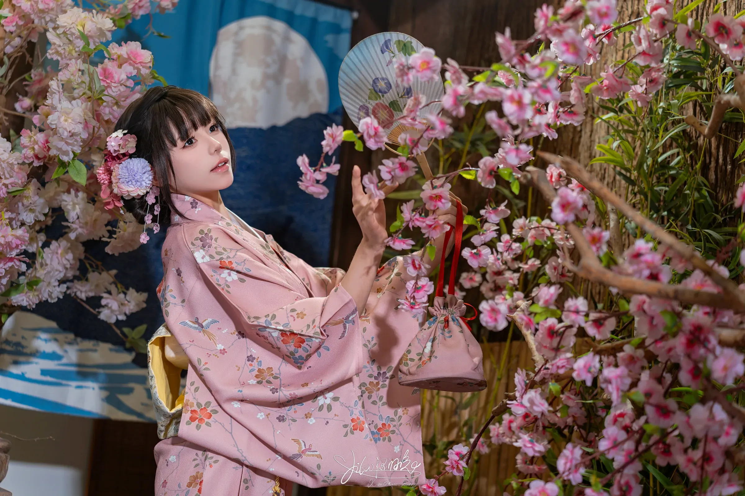 咬一口兔娘 -『温泉の女将』燕无歇 [77P] - 秀人网免费无水印在线套图写真