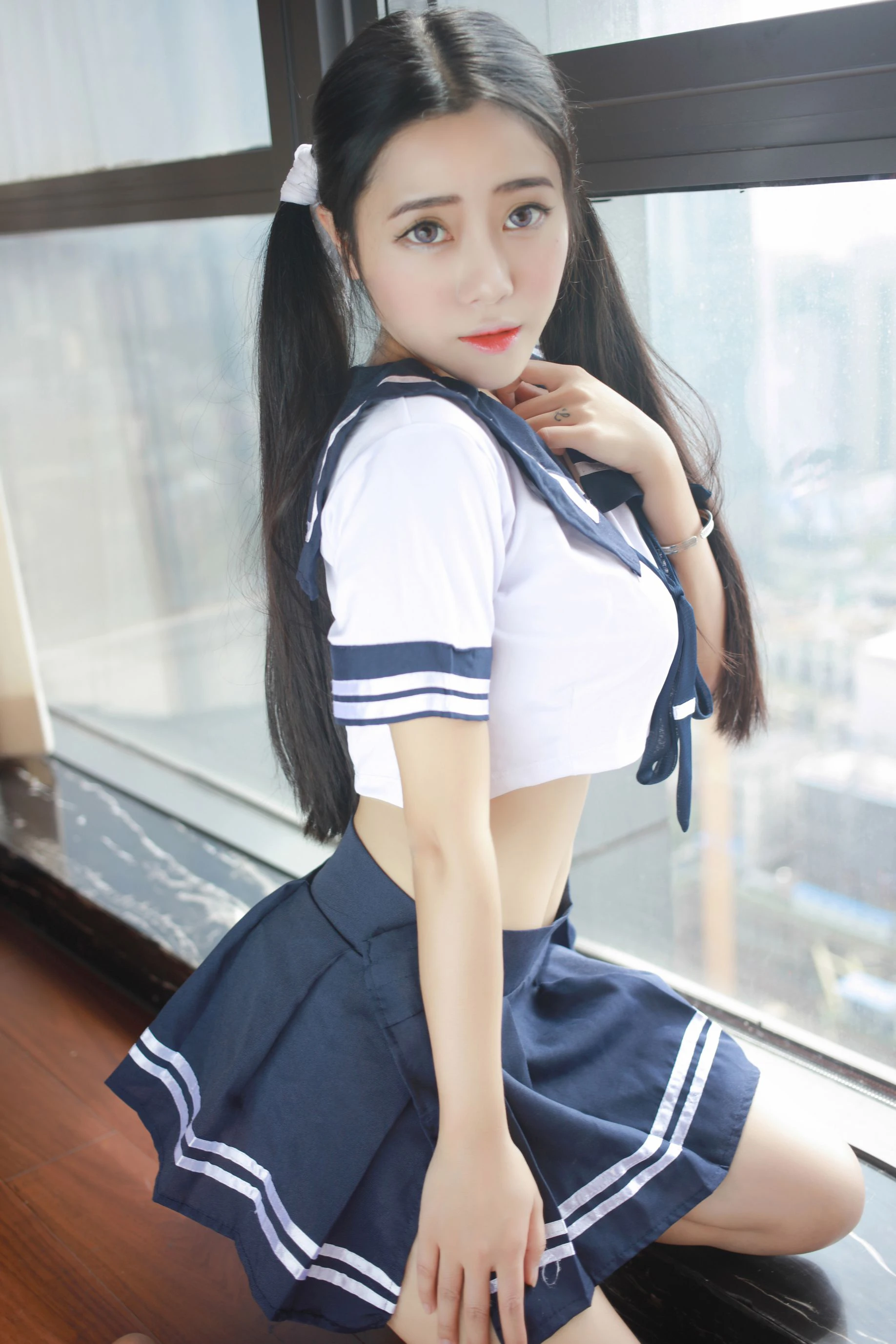 图片[2]-兜豆靓Youlina《3套性感制服系列》 模范学院 Vol.032-COS写真在线网