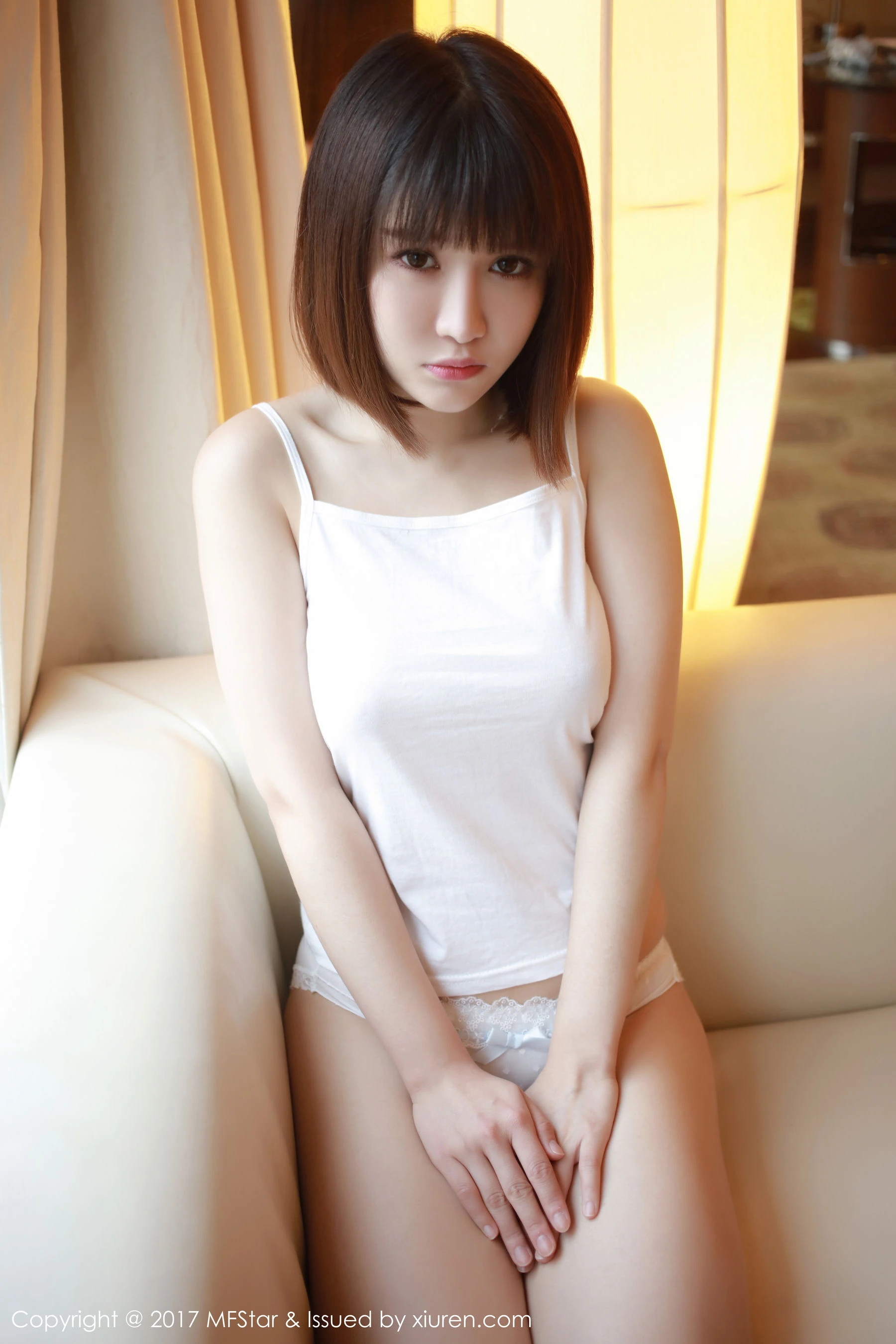 图片[4]-K8傲娇萌萌Vivian《诱人的小背心》 模范学院 VOL.102-COS写真在线网