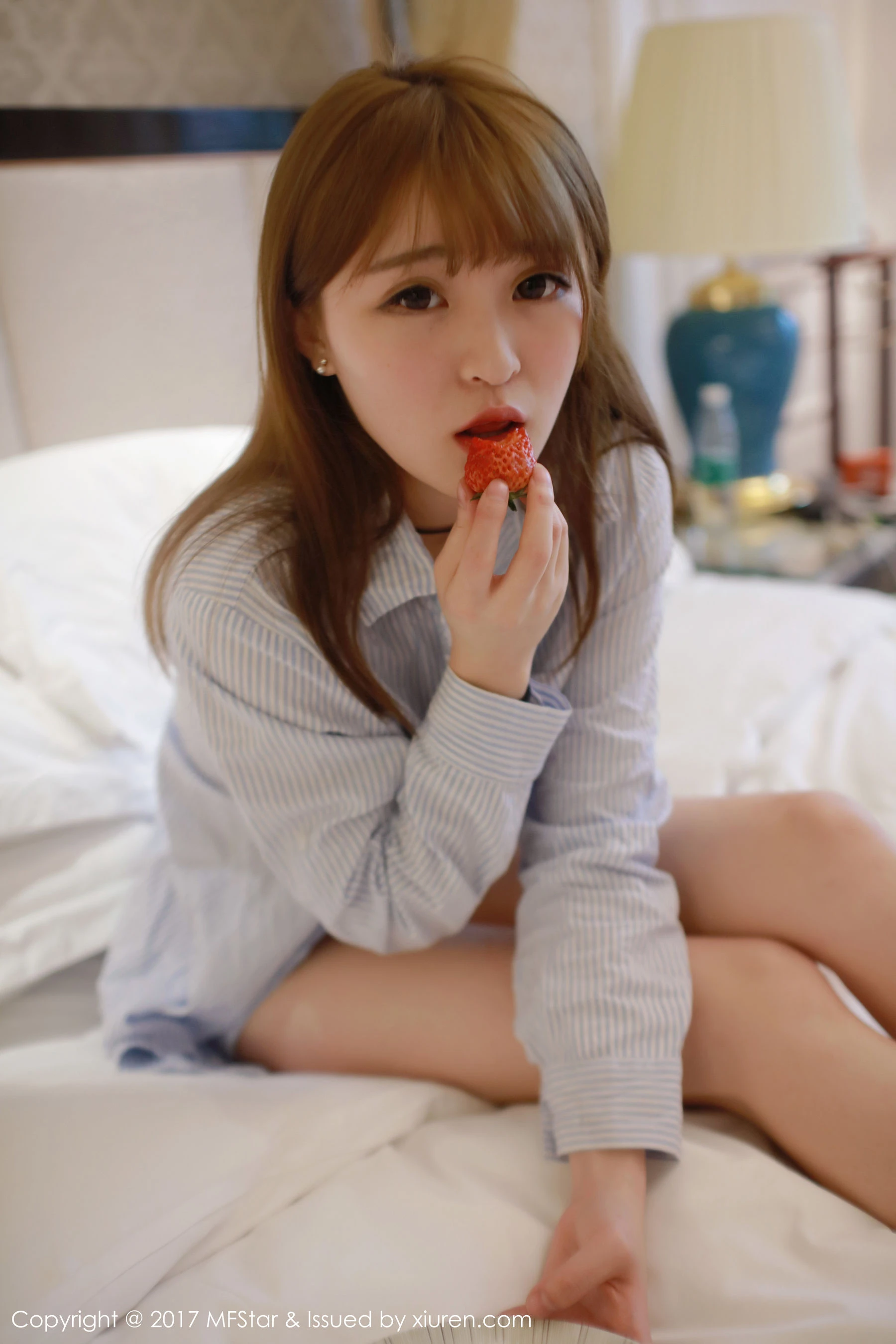图片[4]-伊小七MoMo《草莓内裤+衬衫系列》 模范学院 Vol.096-COS写真在线网