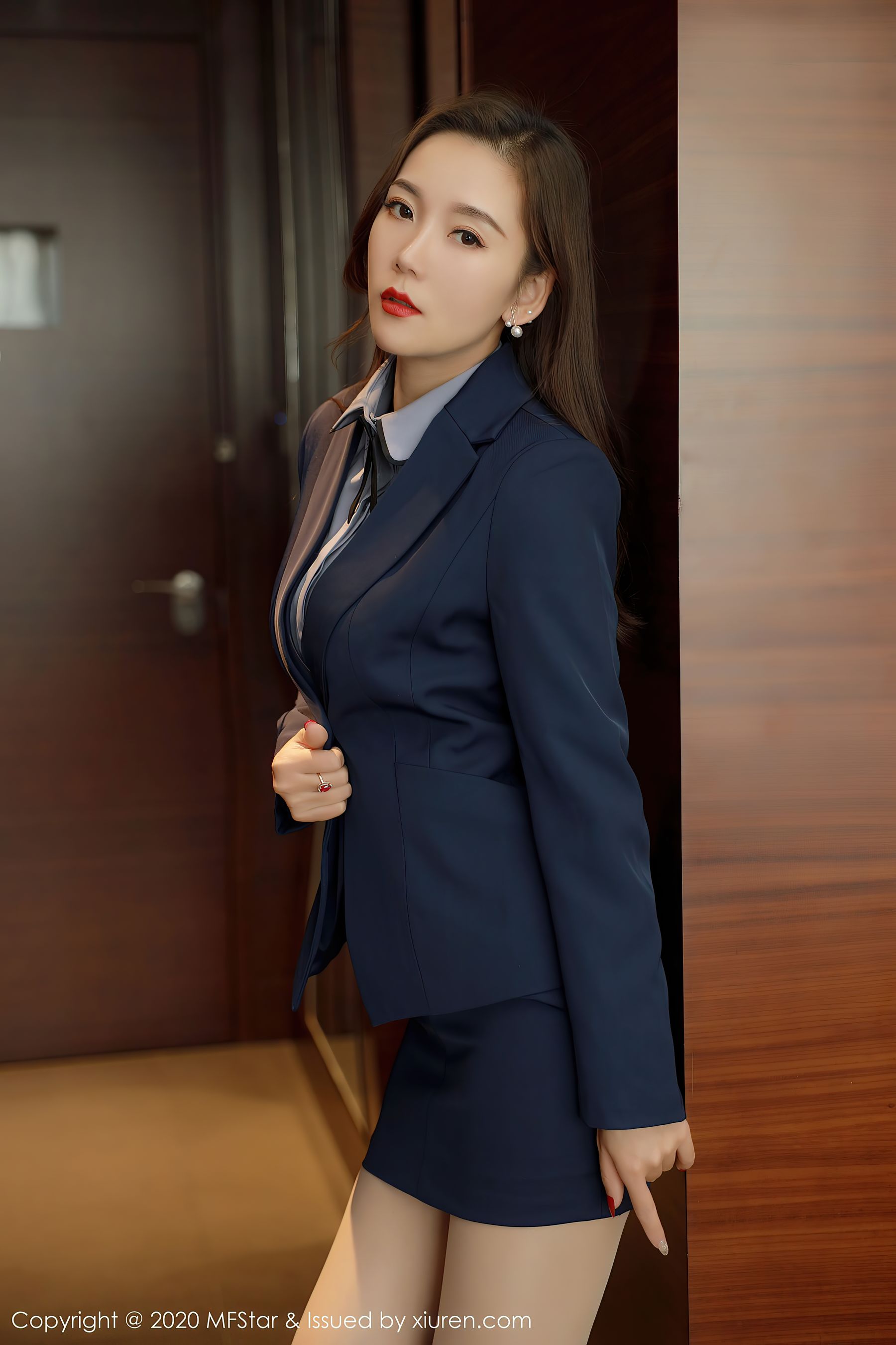 图片[6]-模范学院 Vol.425 艾静香-COS写真在线网