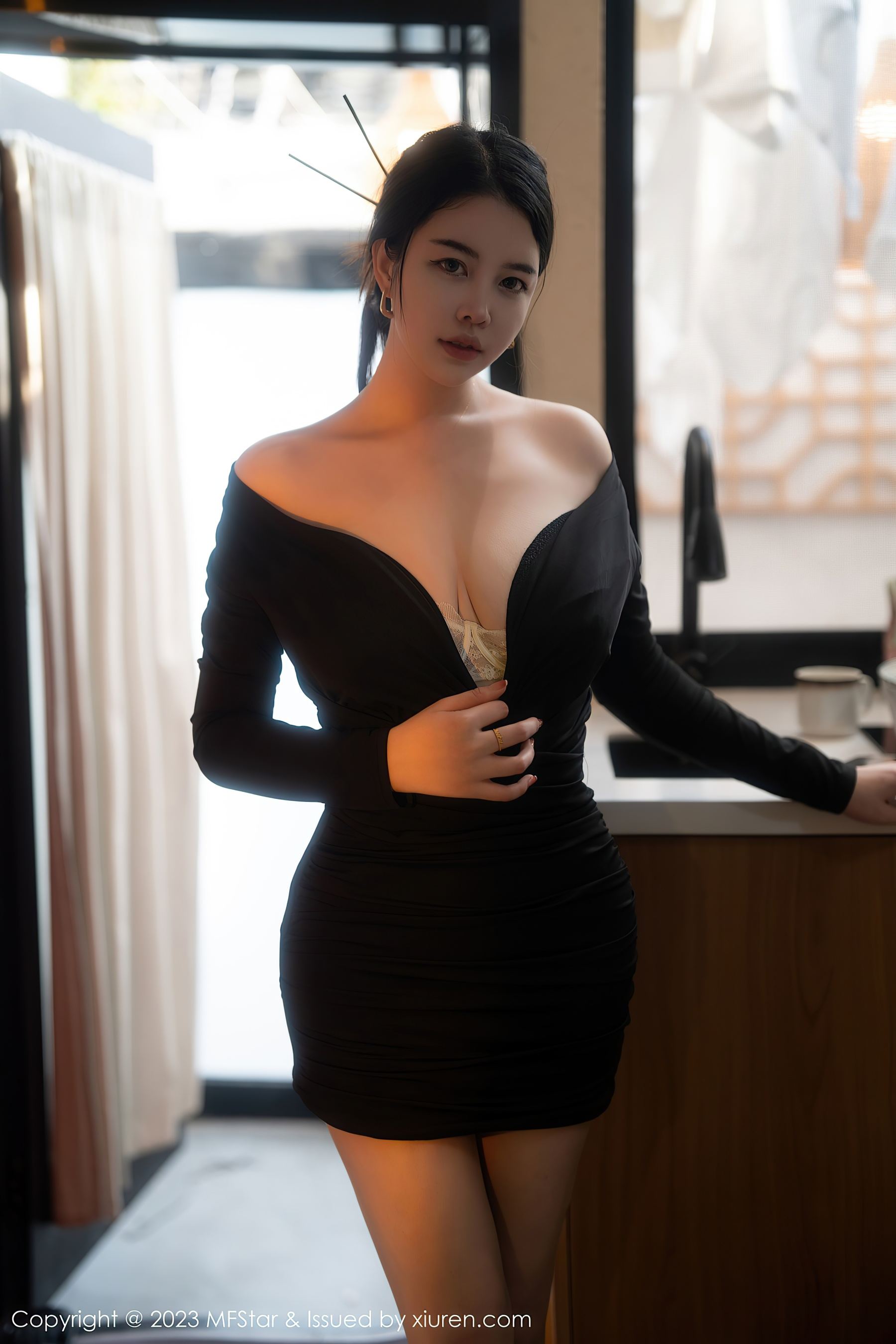 图片[5]-模范学院 VOL.596 樱桃小犊子 丰腴美臀-COS写真在线网