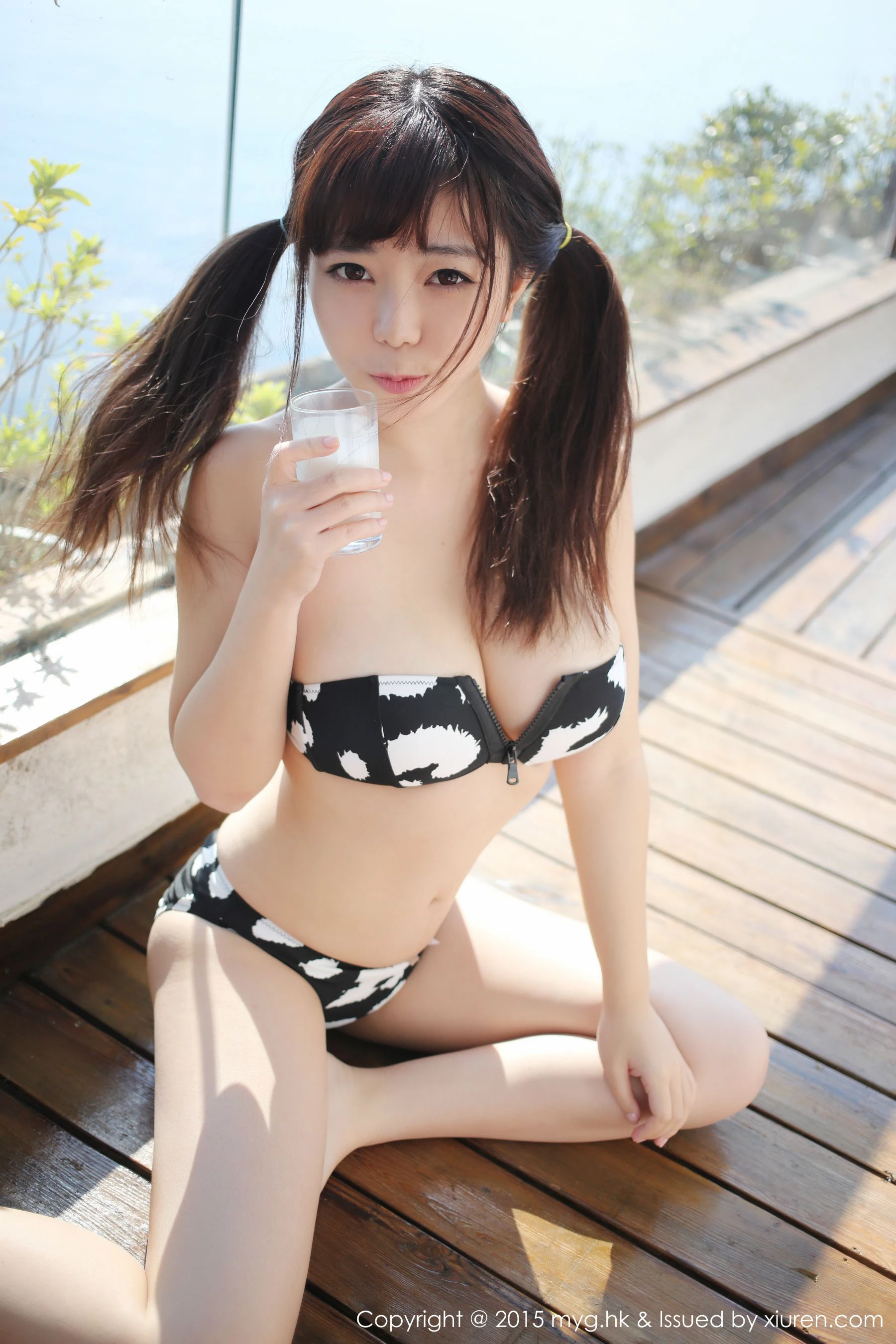 图片[3]-大奶飞@刘飞儿Faye《户外牛奶篇+室内性感皮裤篇！》 美媛馆 Vol.109-COS写真在线网