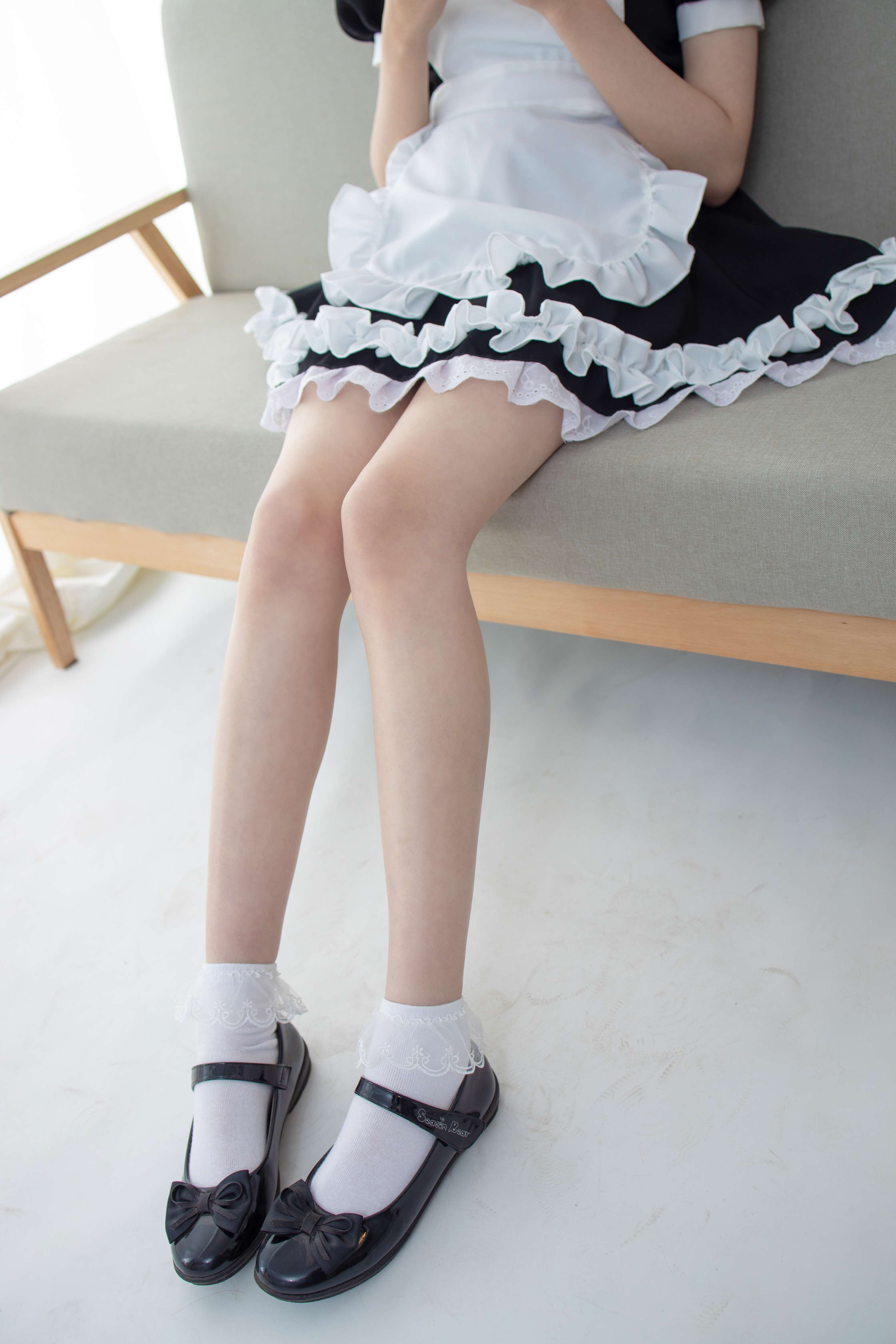 图片[2]-JKFUN-051 Aika 百圆定制2-2 蕾丝花边短袜女仆 [32P+1V-2.06G]-COS写真在线网