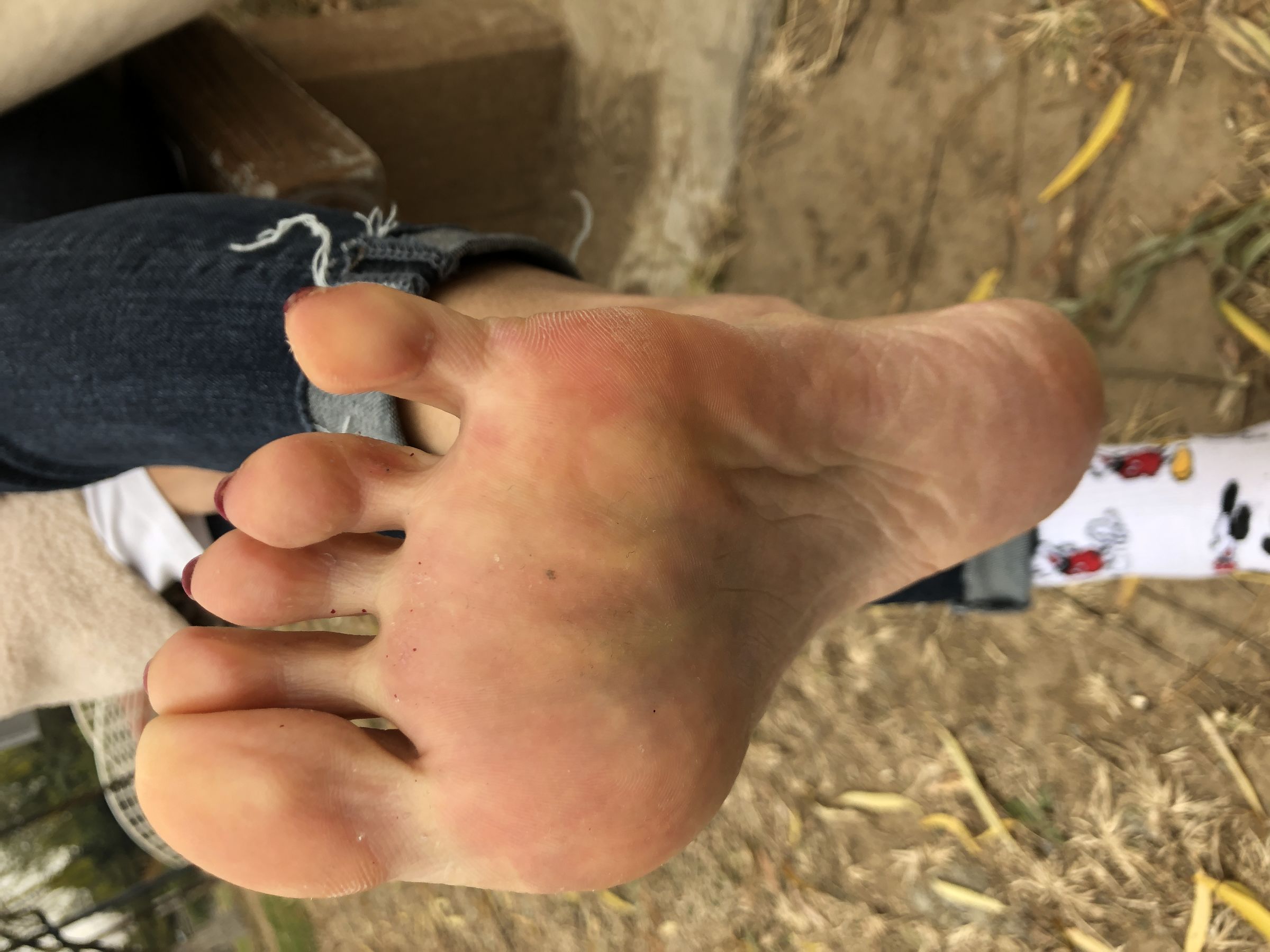 安乔乔儿(Nia乔乔) No.010 红甲裸足 [129P] - 秀人网免费无水印在线套图写真