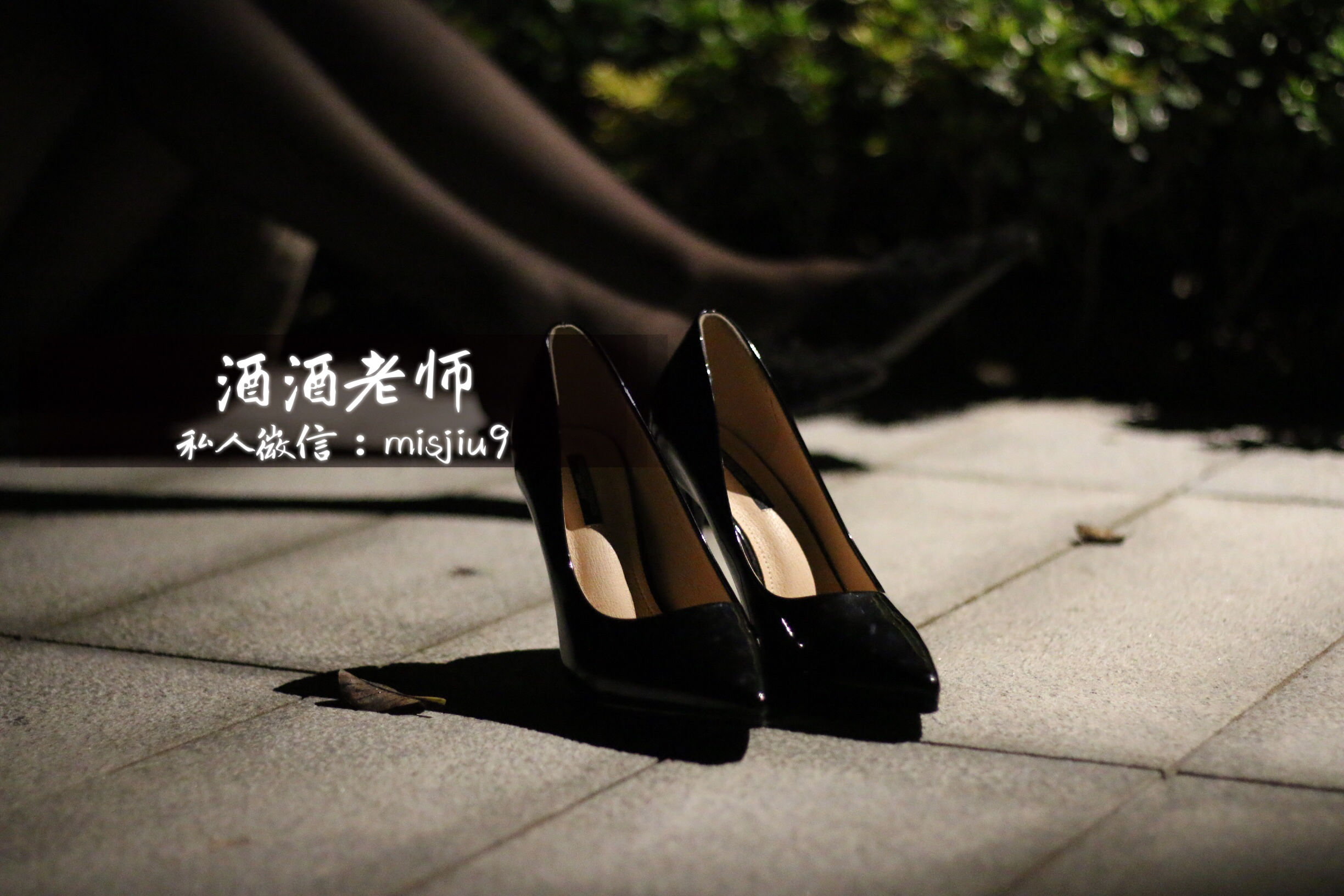 酒酒老师 – 英伦短裙与黑丝高跟 [53P] - 秀人网免费无水印在线套图写真