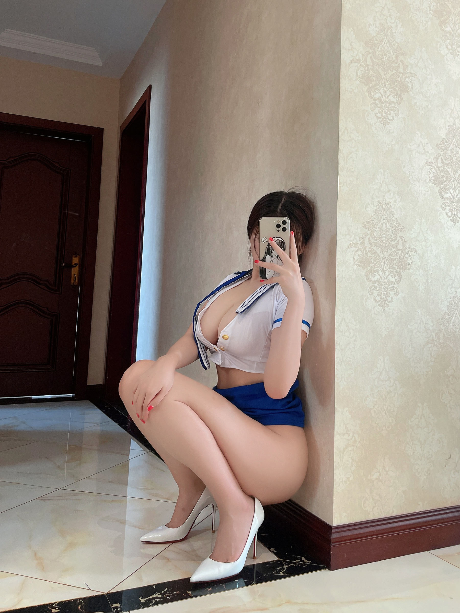 奶宝妹纸 – 空姐 [10P] - 秀人网免费无水印在线套图写真