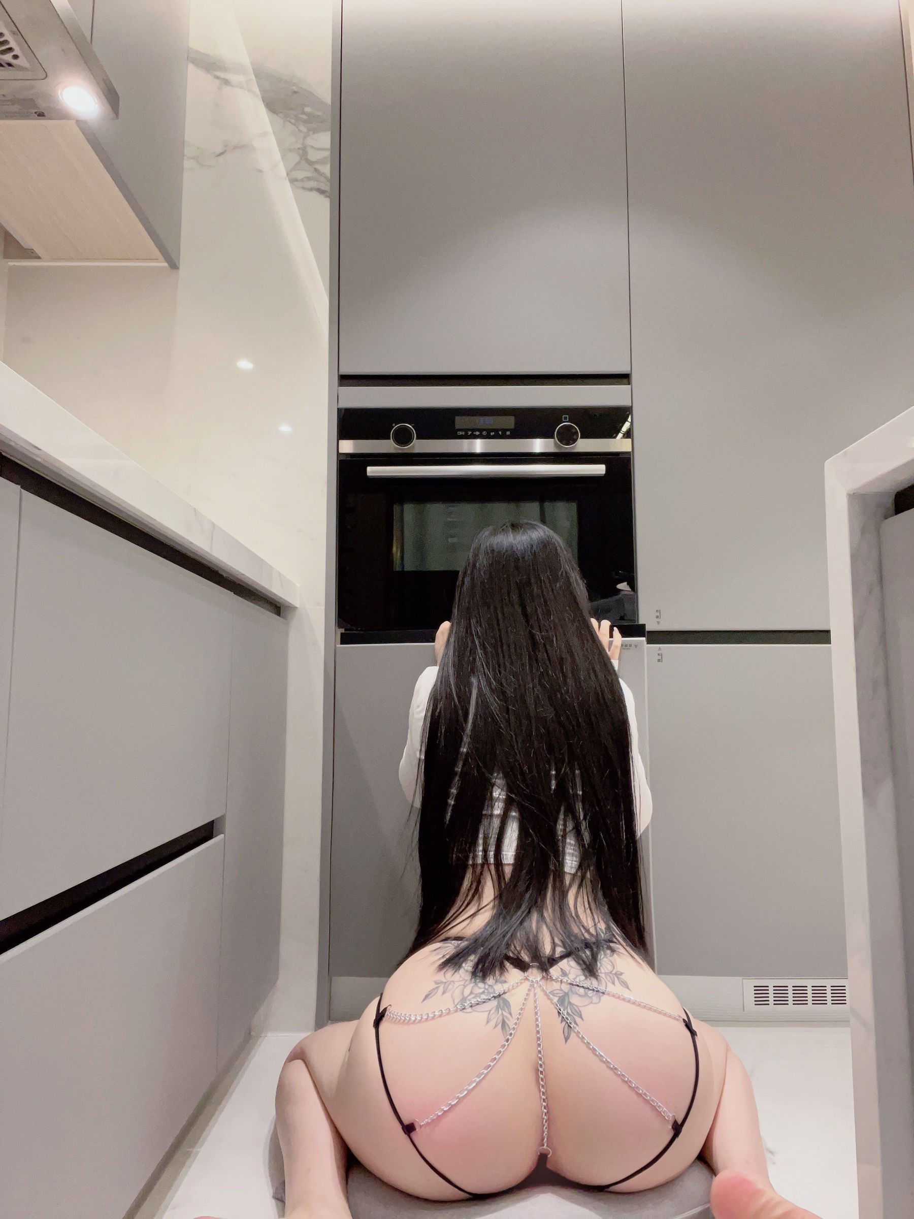 美臀女神左公子666 – 史上最细内内 [27P] - 秀人网免费无水印在线套图写真