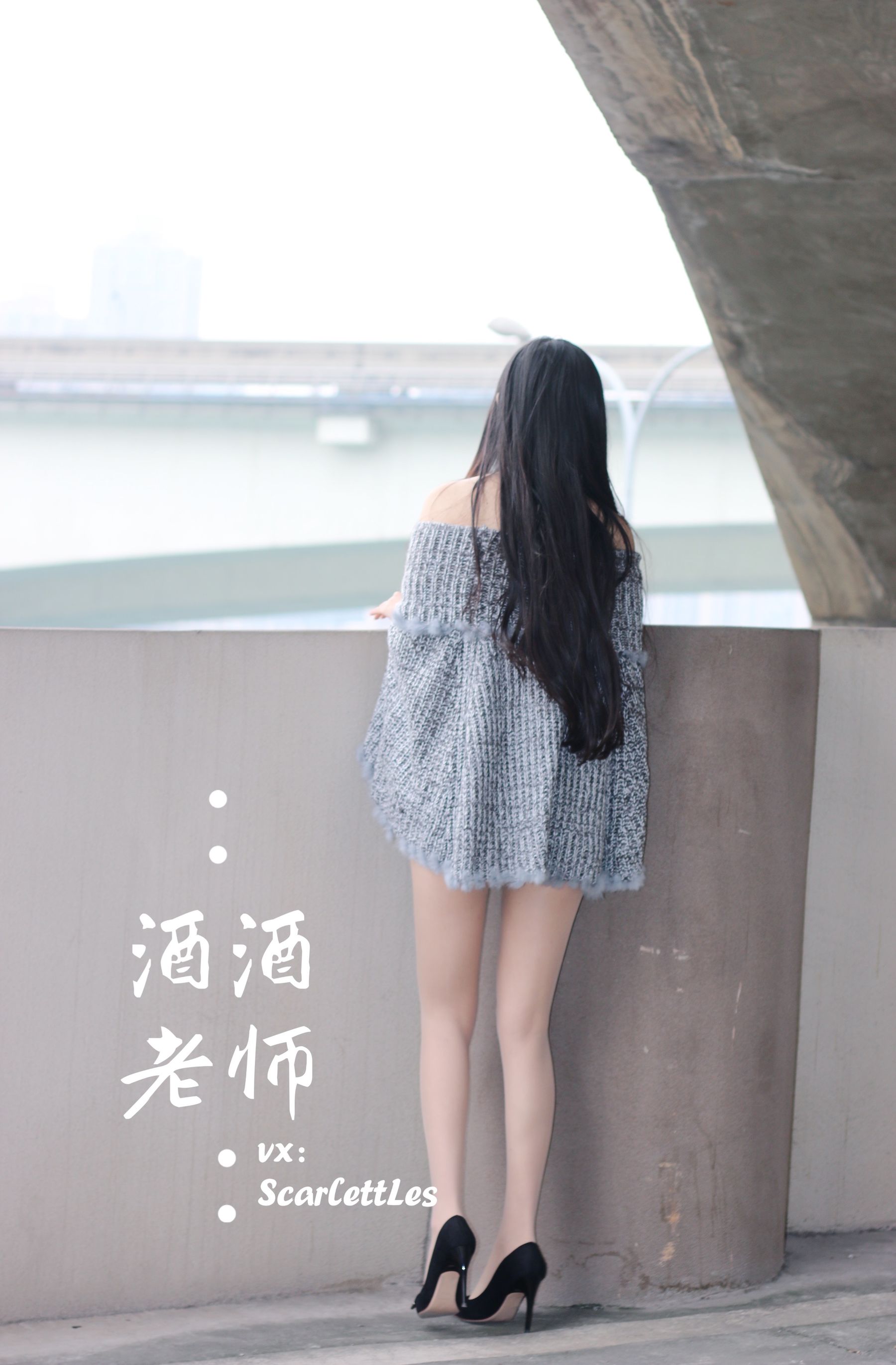 酒酒老师 – 停车场里的超短裙 [55P] - 秀人网免费无水印在线套图写真