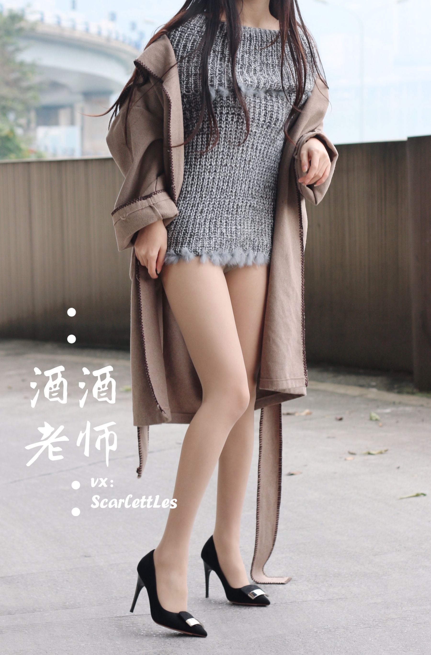 酒酒老师 – 停车场里的超短裙 [55P] - 秀人网免费无水印在线套图写真