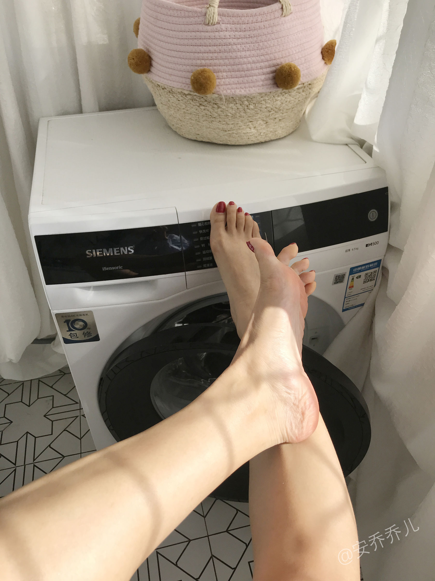 安乔乔儿(Nia乔乔) No.016 阳台洗衣房 [104P] - 秀人网免费无水印在线套图写真