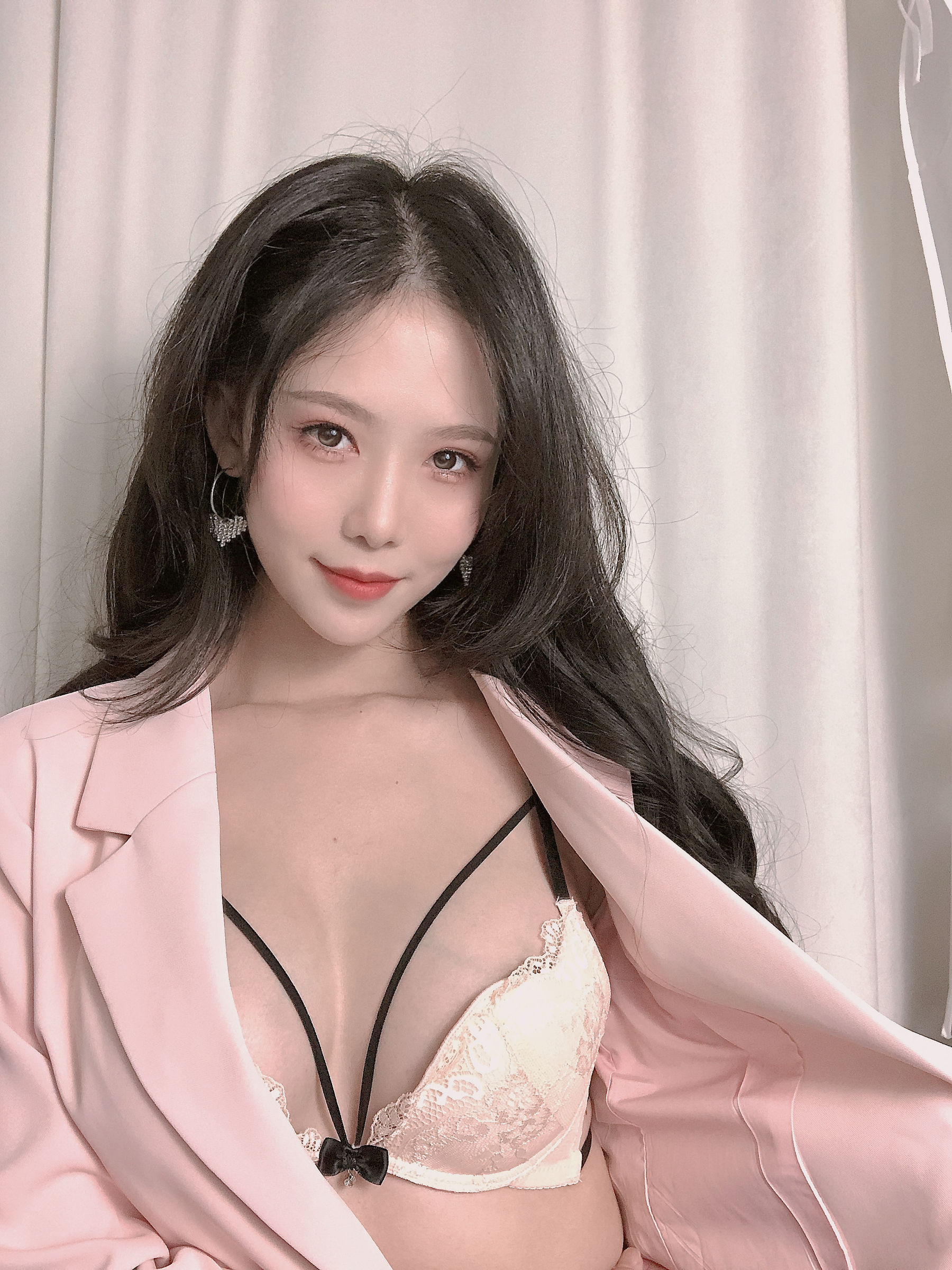 抖娘-利世图集 – 粉色西装 [23P] - 秀人网免费无水印在线套图写真