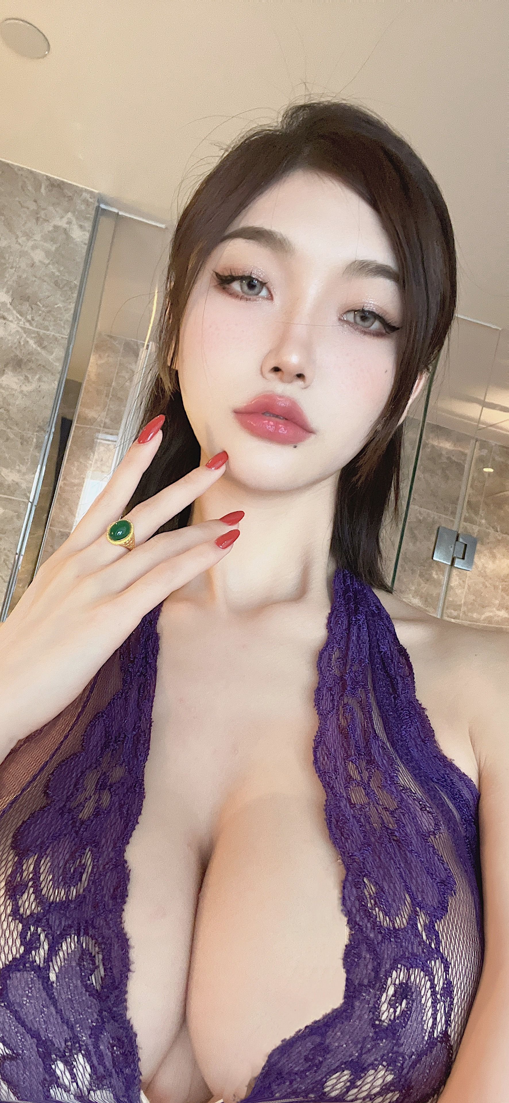 脸红Dearie – 紫色情趣连体衣 [34P] - 秀人网免费无水印在线套图写真