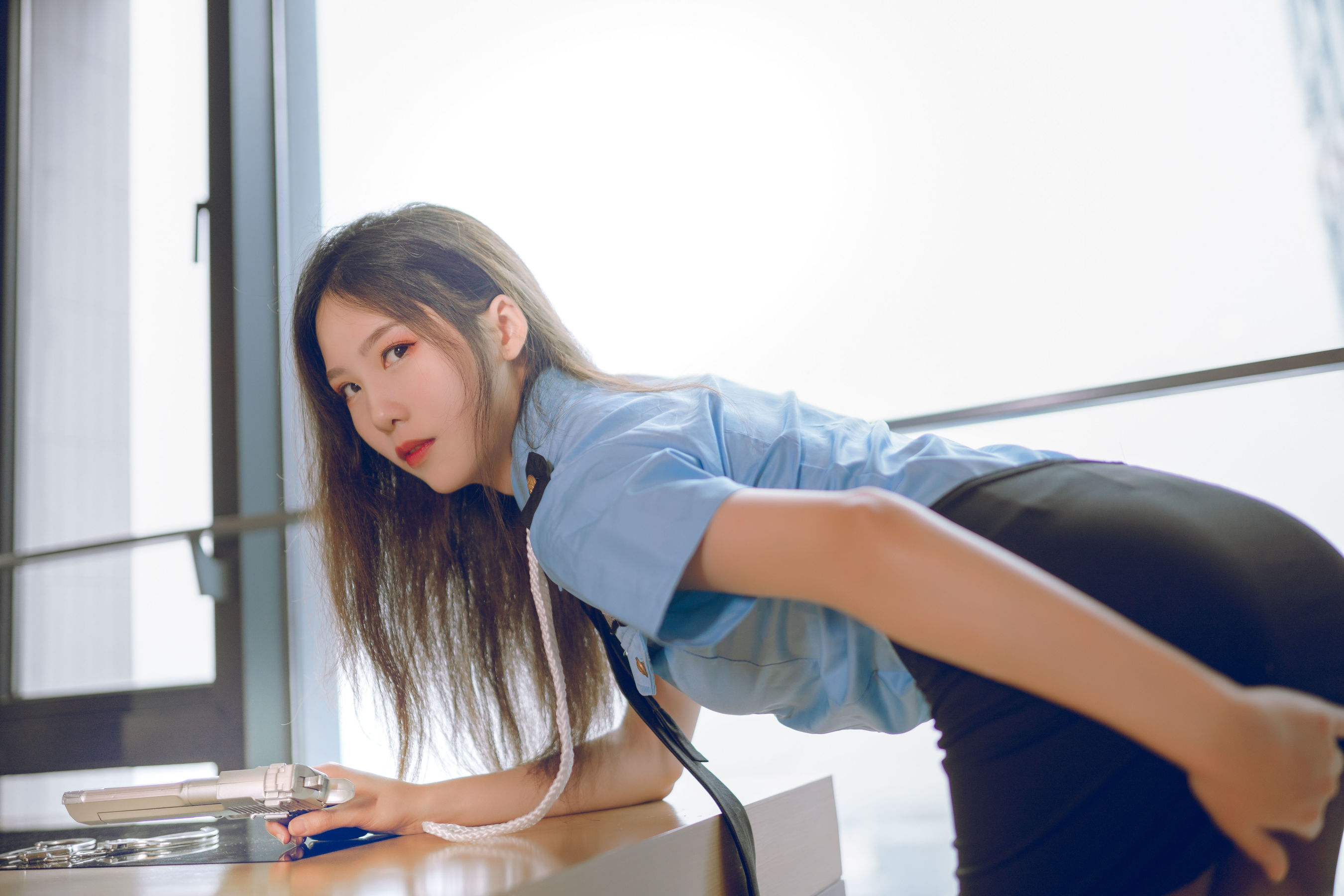 抖娘-利世图集 – 女警 [20P] - 秀人网免费无水印在线套图写真