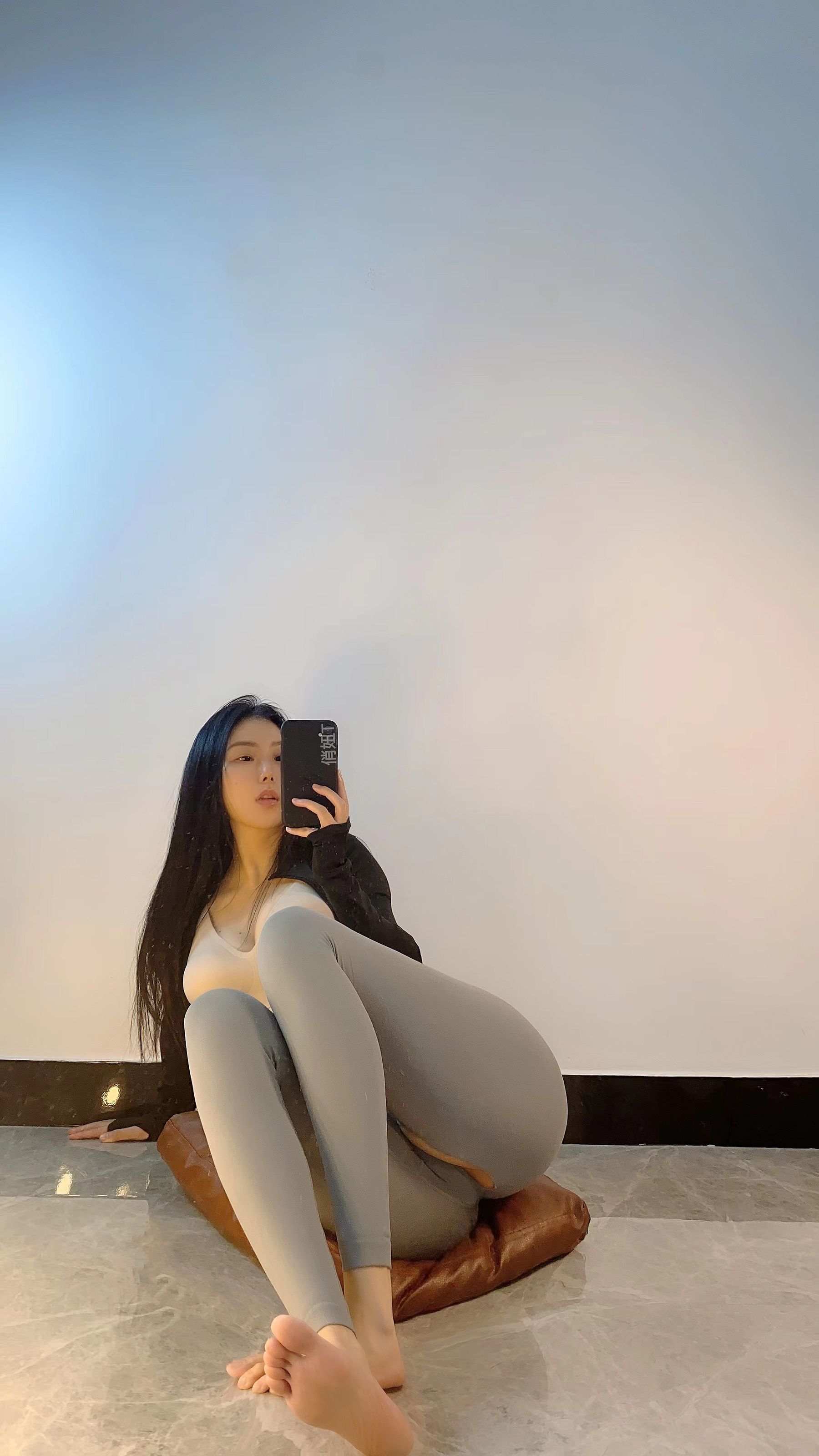 俏妞qiaoniuTT – 满屏怼脸 [10P] - 秀人网免费无水印在线套图写真