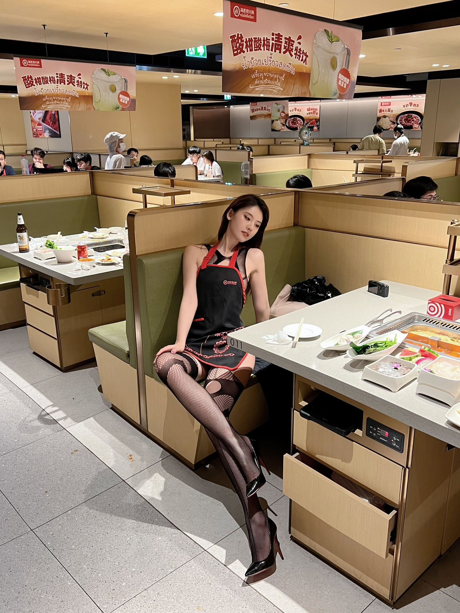 美女模特Azhua19970(阿朱啊) – 海底捞 [9P] - 秀人网免费无水印在线套图写真