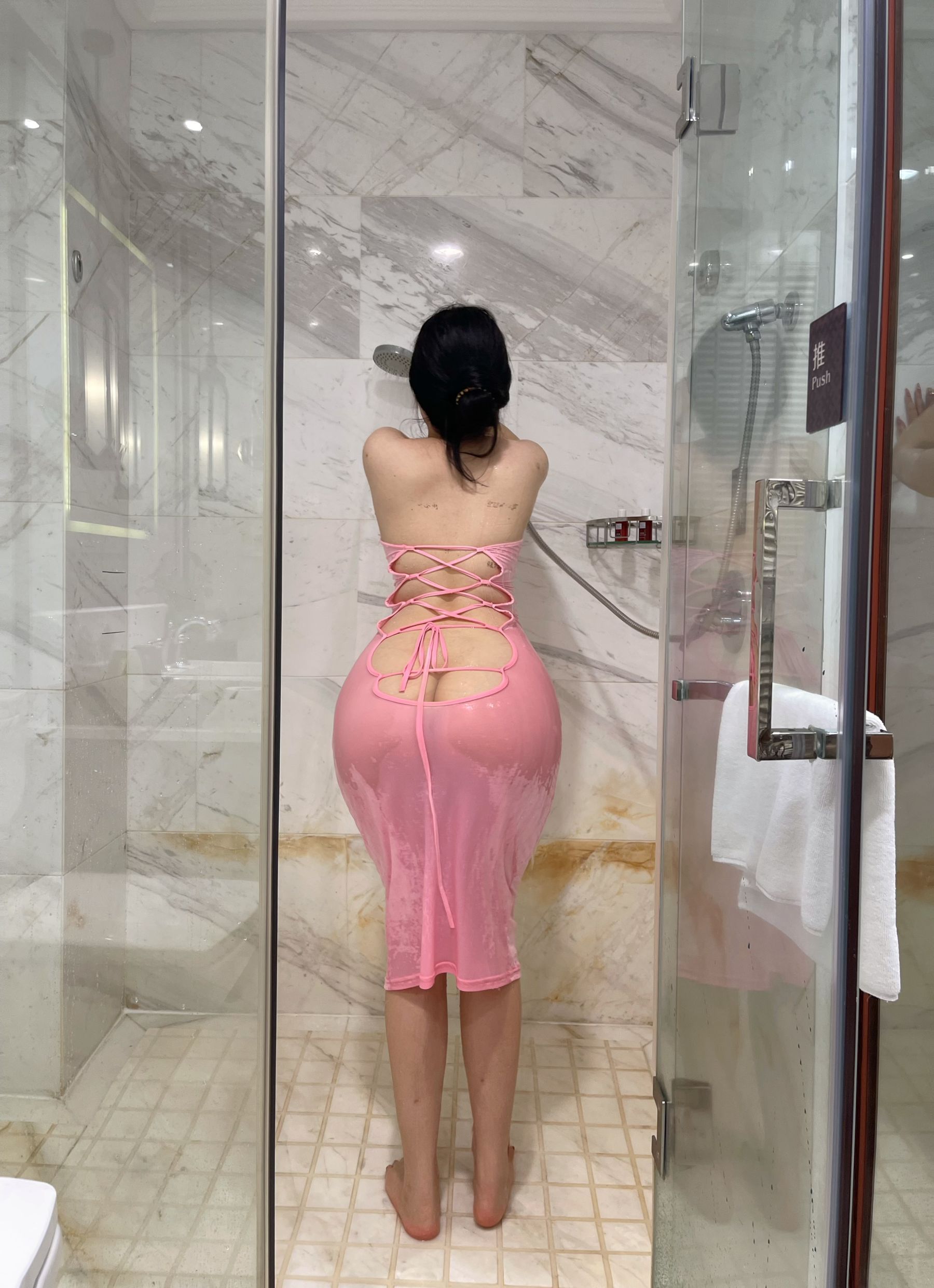 迷人的五姨太 – 湿身诱惑 [19P] - 秀人网免费无水印在线套图写真