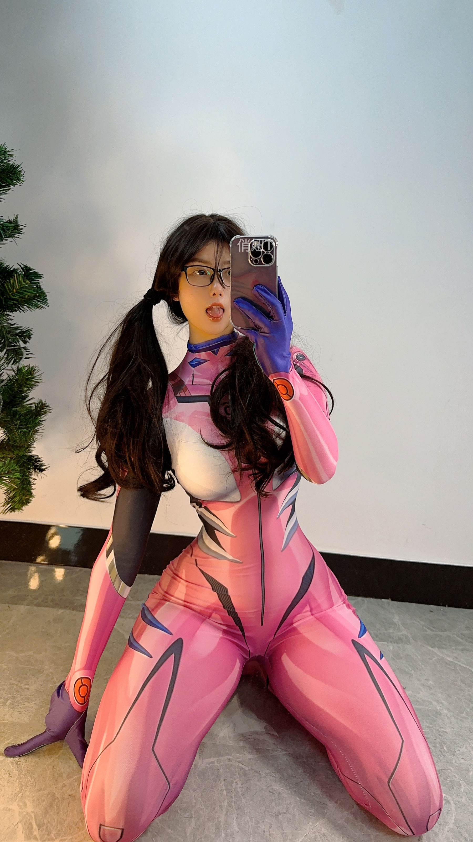 俏妞qiaoniuTT – 紧身连体 [12P] - 秀人网免费无水印在线套图写真