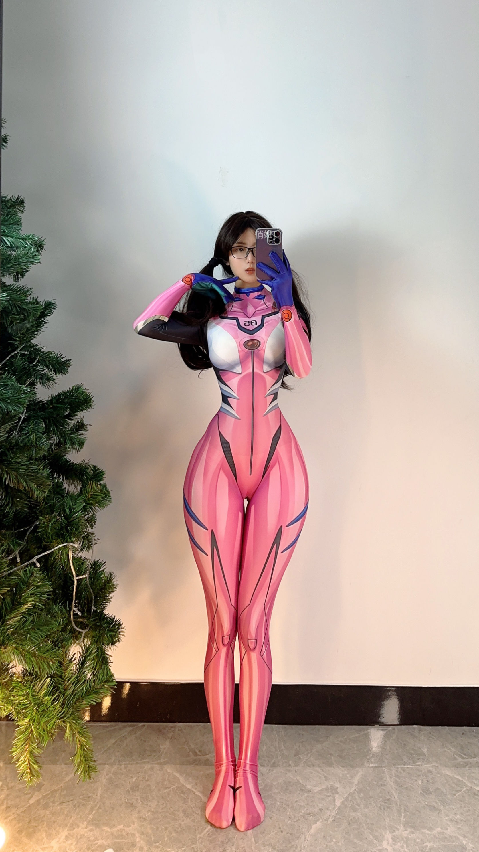 俏妞qiaoniuTT – 紧身连体 [12P] - 秀人网免费无水印在线套图写真