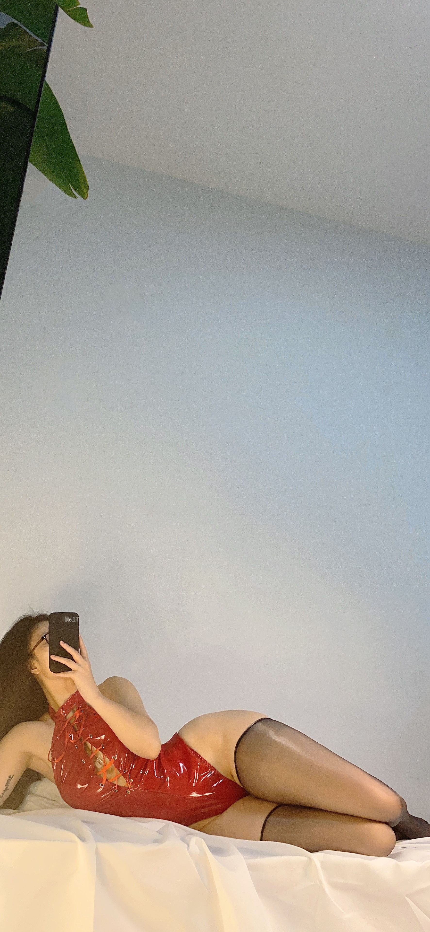 俏妞qiaoniuTT – 红色皮衣 [33P] - 秀人网免费无水印在线套图写真