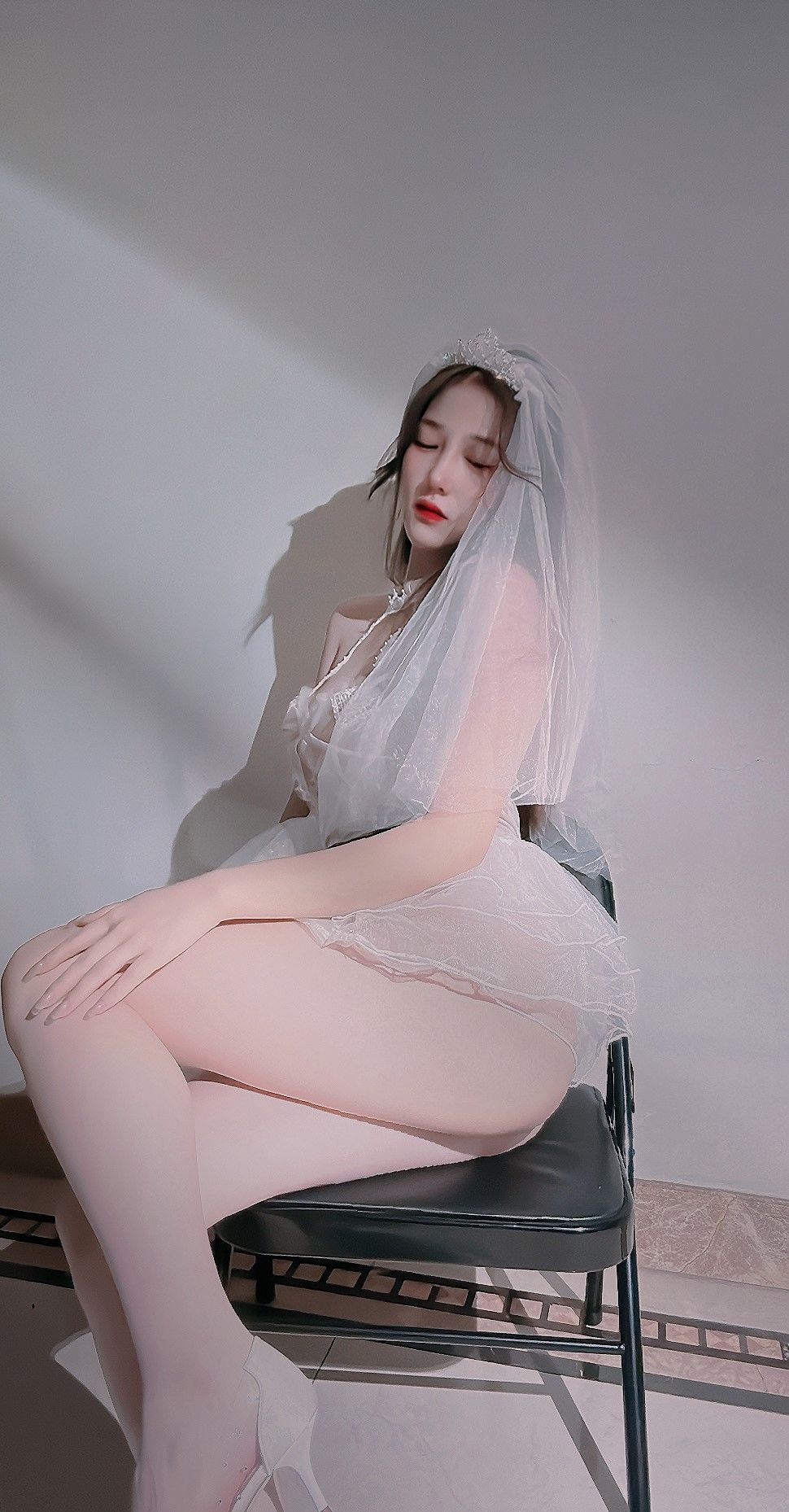 可可西yyy – 纯情婚纱下的RQ [26P] - 秀人网免费无水印在线套图写真