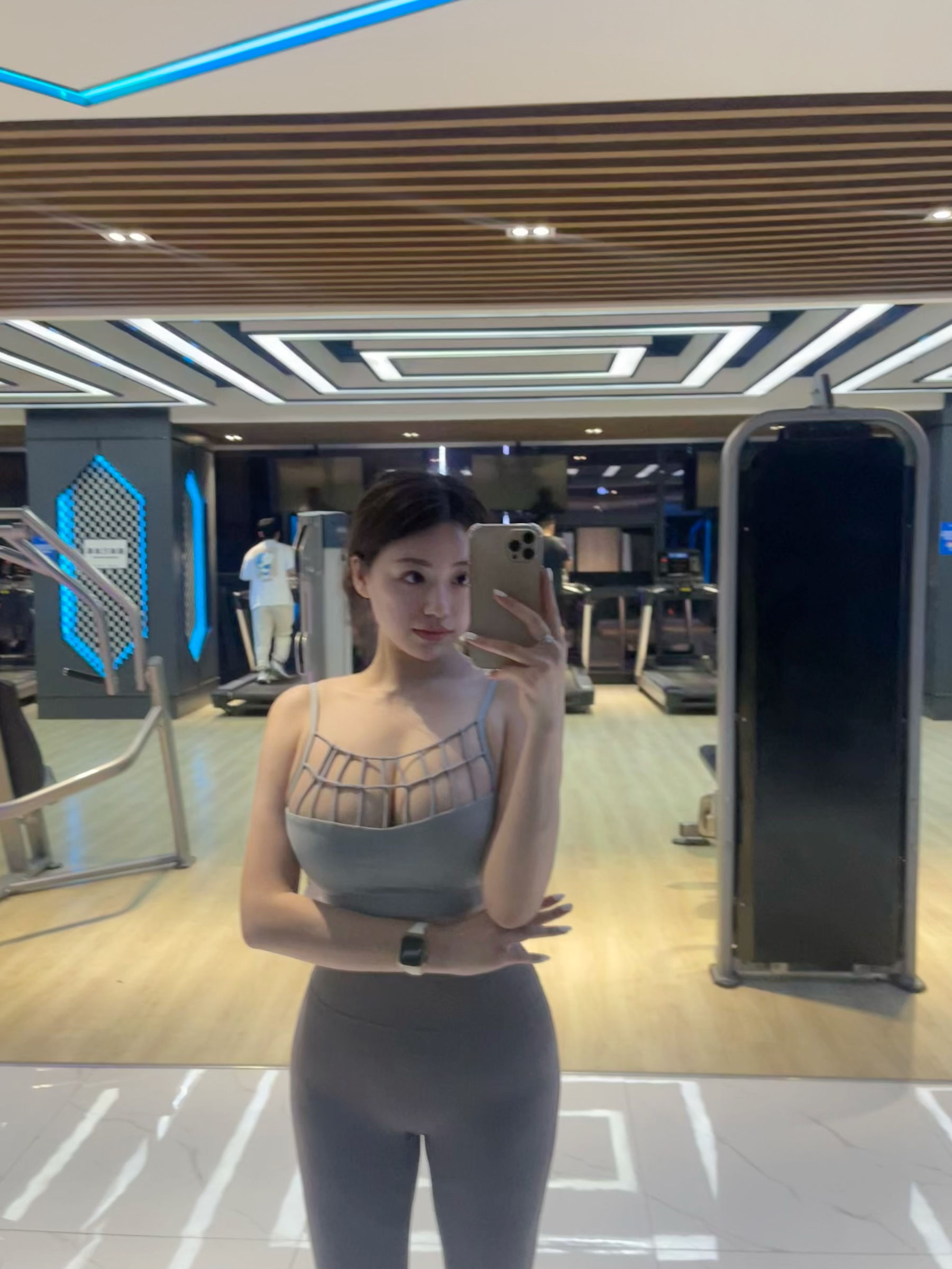 奶宝妹纸 – 打网球吗 [18P] - 秀人网免费无水印在线套图写真