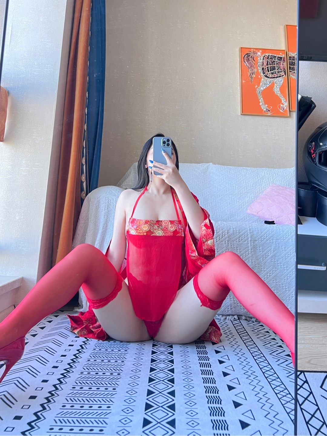 120斤的小王同学 – 红肚兜 [12P] - 秀人网免费无水印在线套图写真