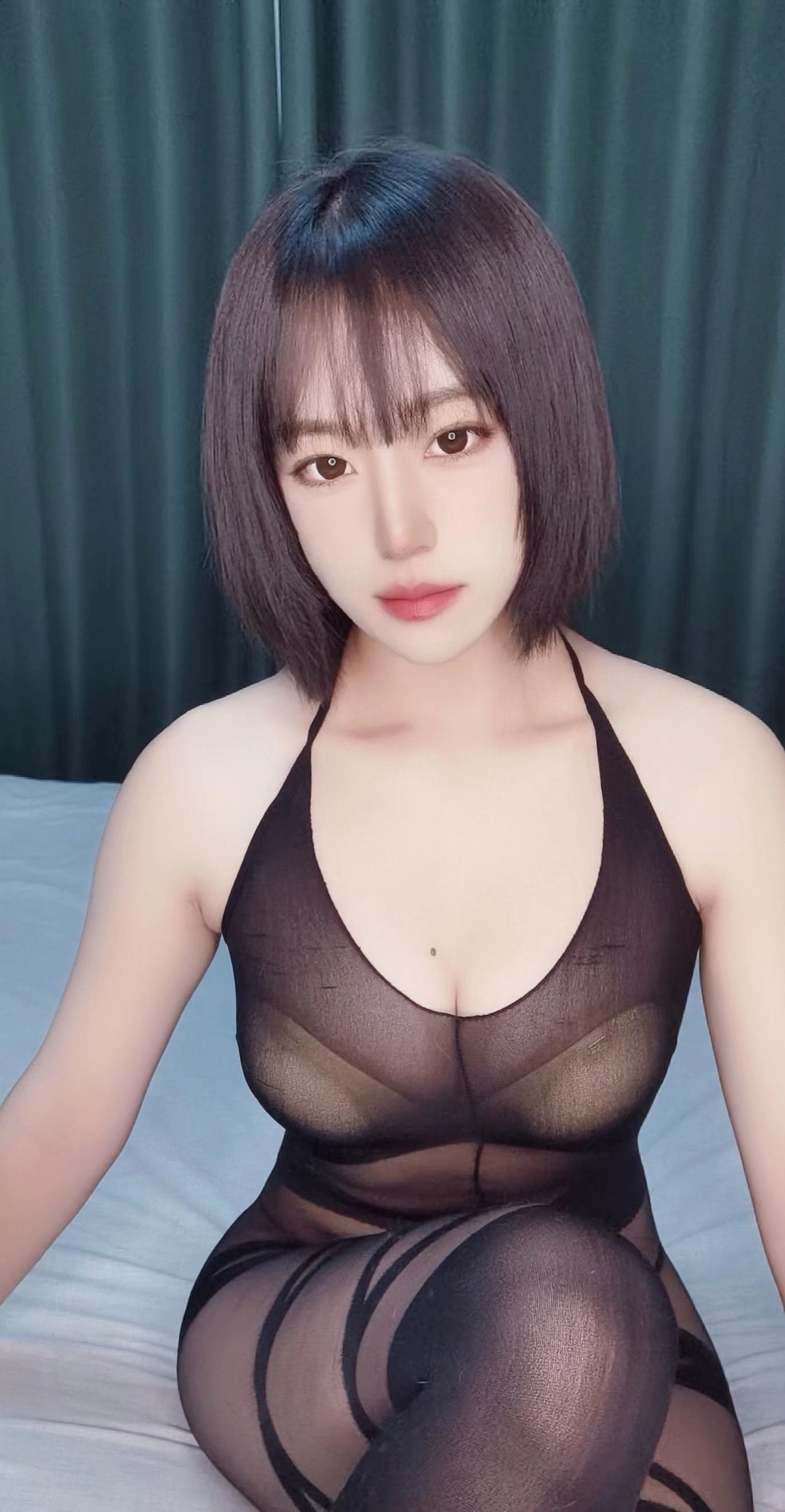 樱桃老师 – 若隐若现 [31P] - 秀人网免费无水印在线套图写真