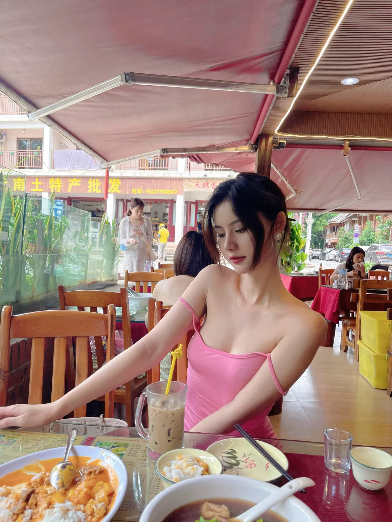 就是阿朱啊 – 逛超市+撸猫 [21P] - 秀人网免费无水印在线套图写真