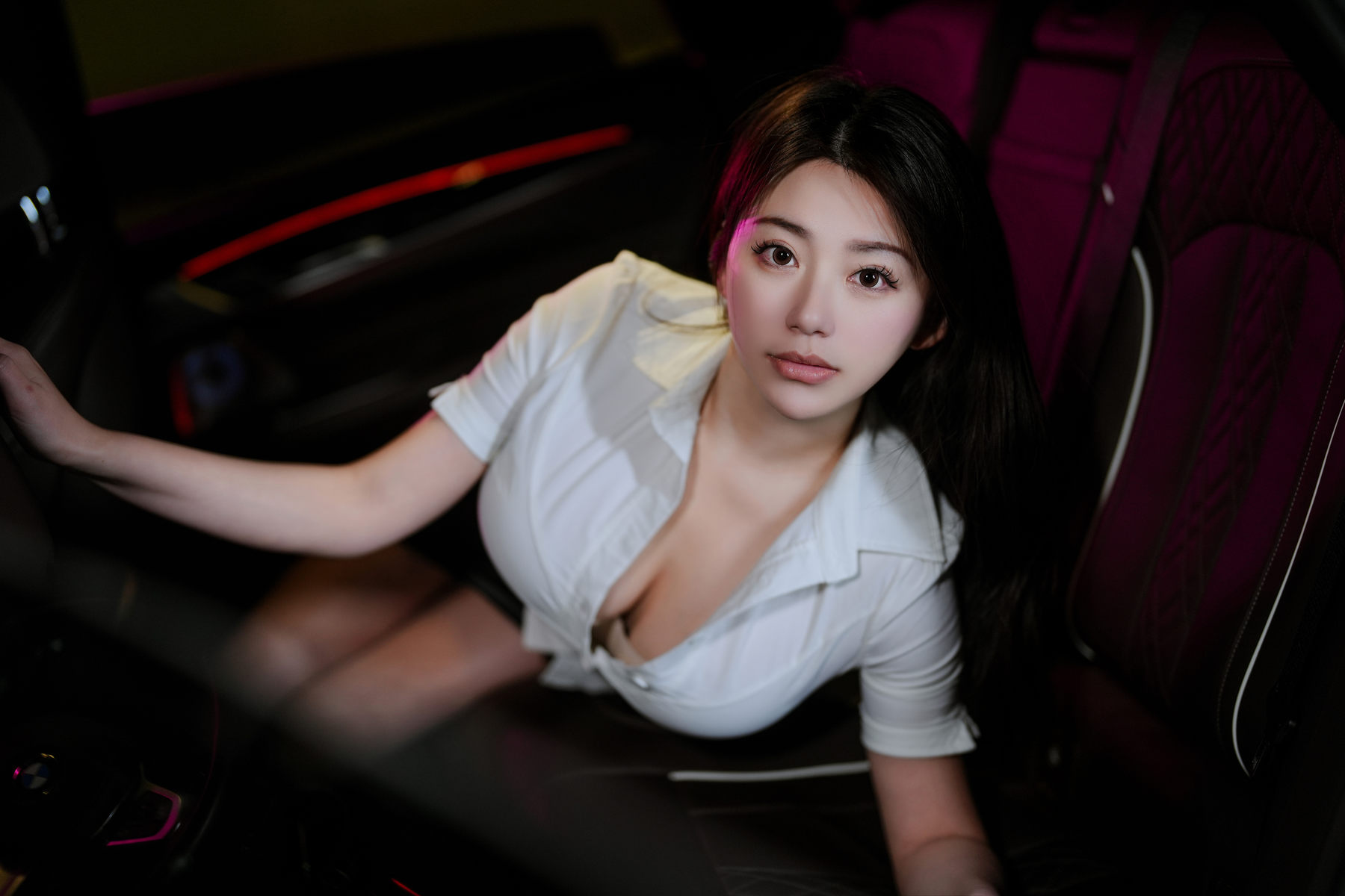 奶宝妹纸 – 随车小秘书 [27P] - 秀人网免费无水印在线套图写真