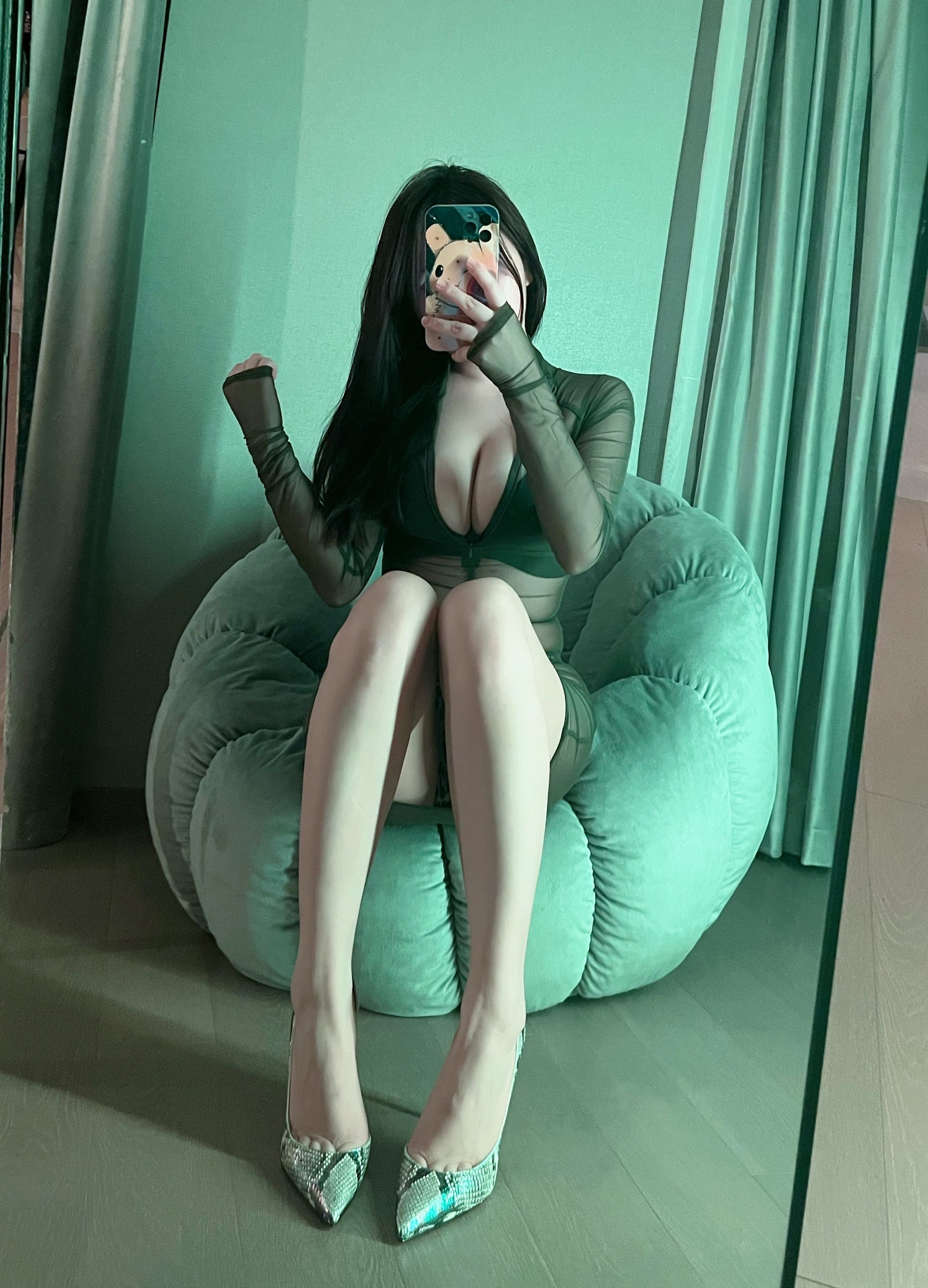 奔跑的晶骡儿 – 绿色透视装 [32P] - 秀人网免费无水印在线套图写真