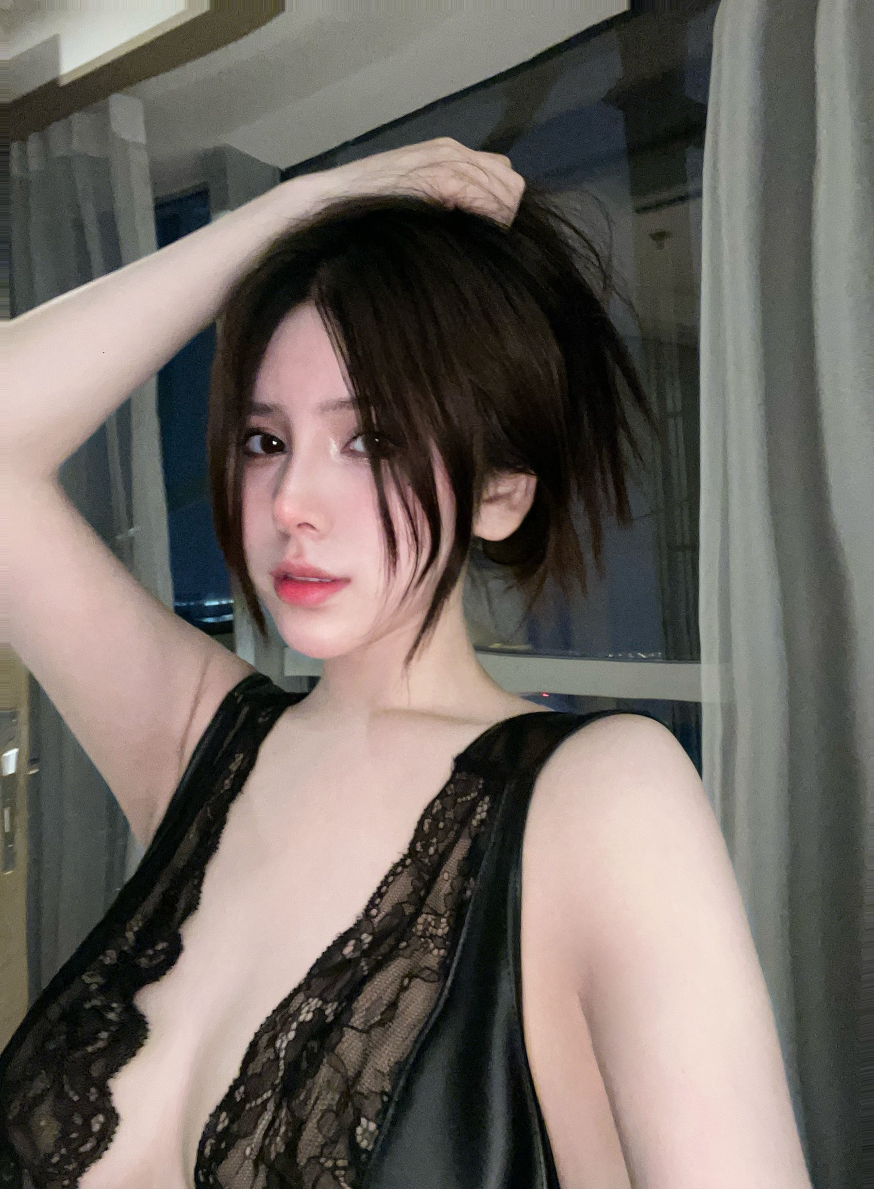 奔跑的晶骡儿 – 皮衣蕾丝 [12P] - 秀人网免费无水印在线套图写真