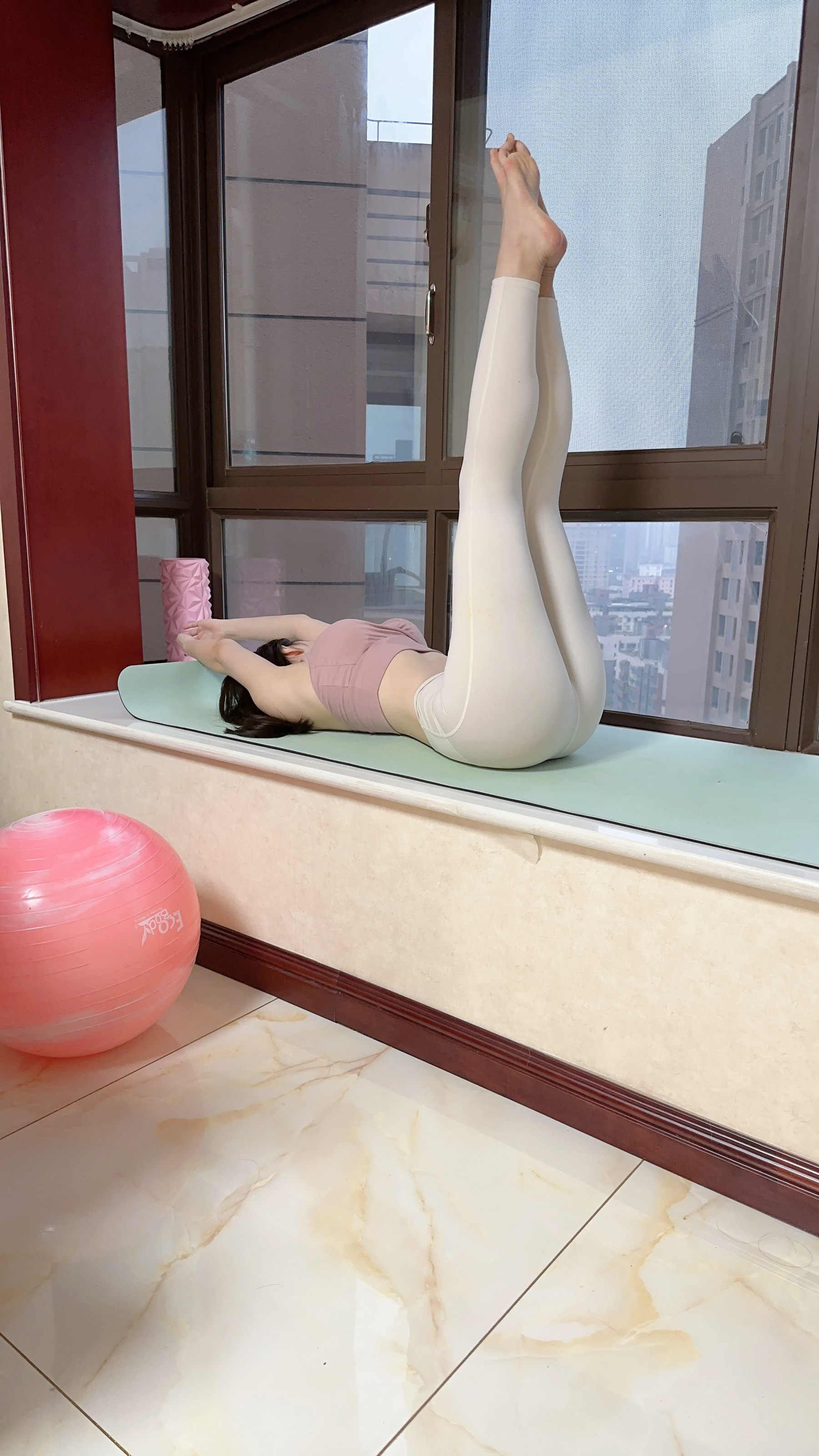 奶宝妹纸 – 美少妇瑜伽 [53P] - 秀人网免费无水印在线套图写真