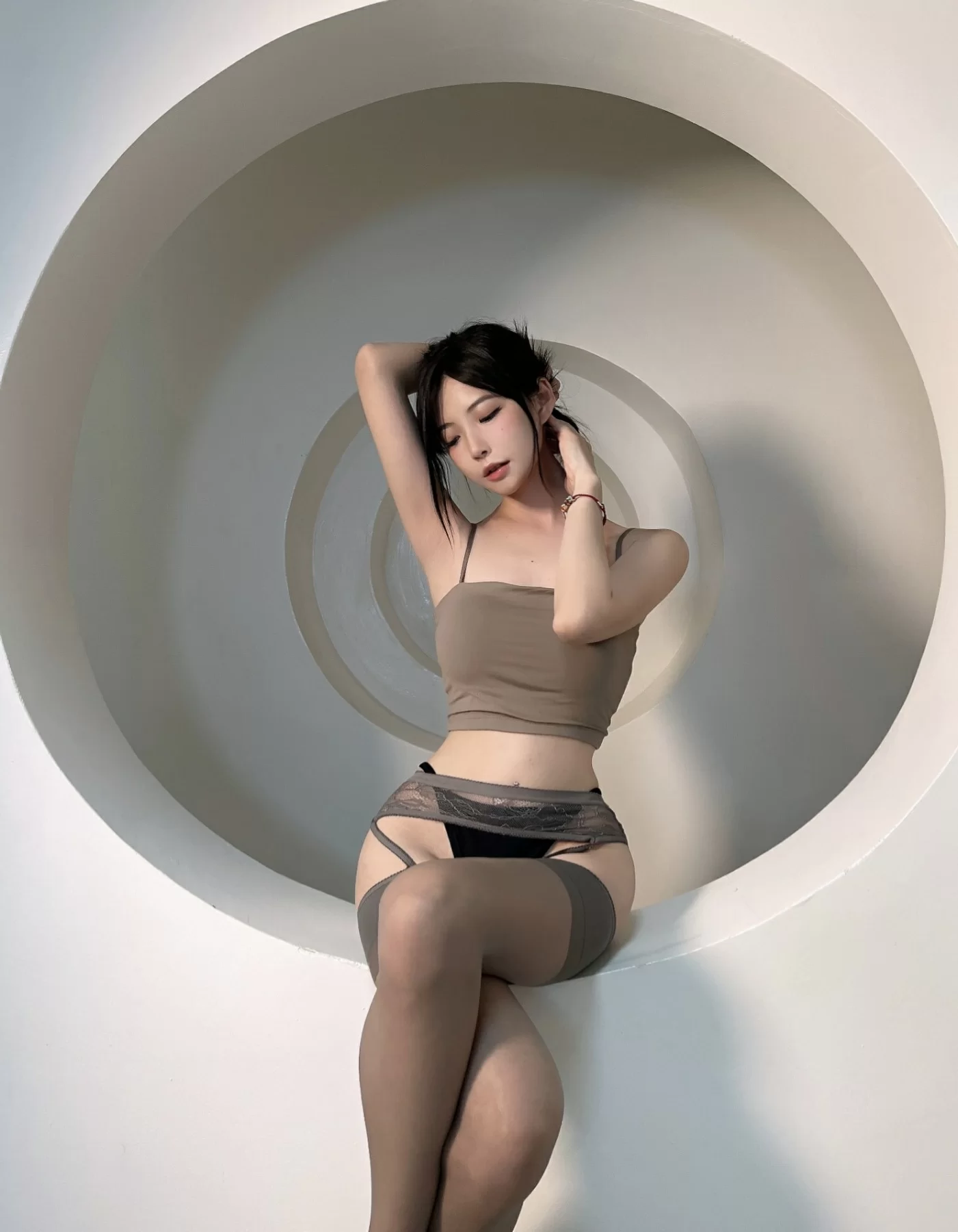 妮是老虎-陈妮妮UNI – 圆的艺术 [15P] - 秀人网免费无水印在线套图写真