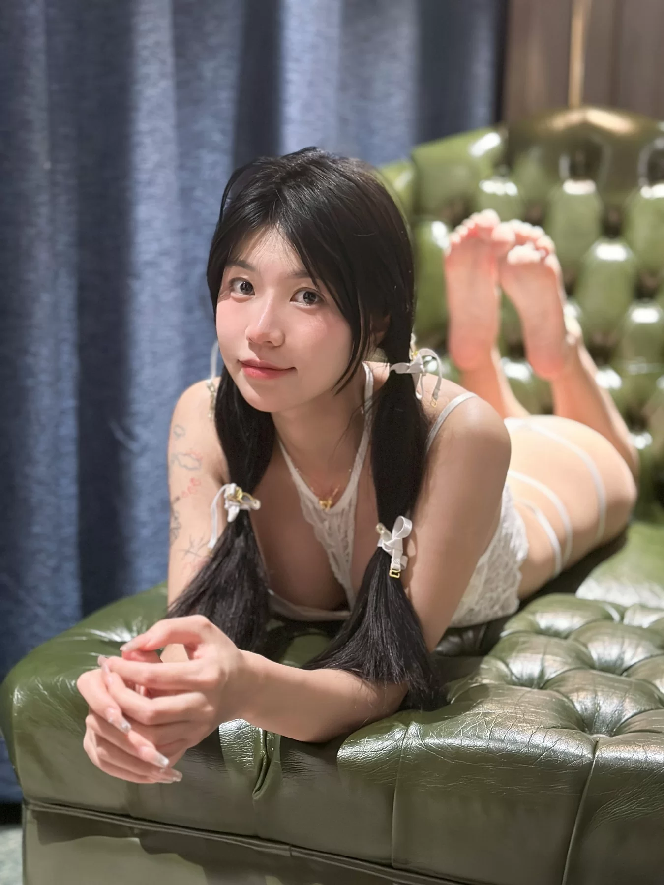 鱼神 – 内衣 [27P] - 秀人网免费无水印在线套图写真