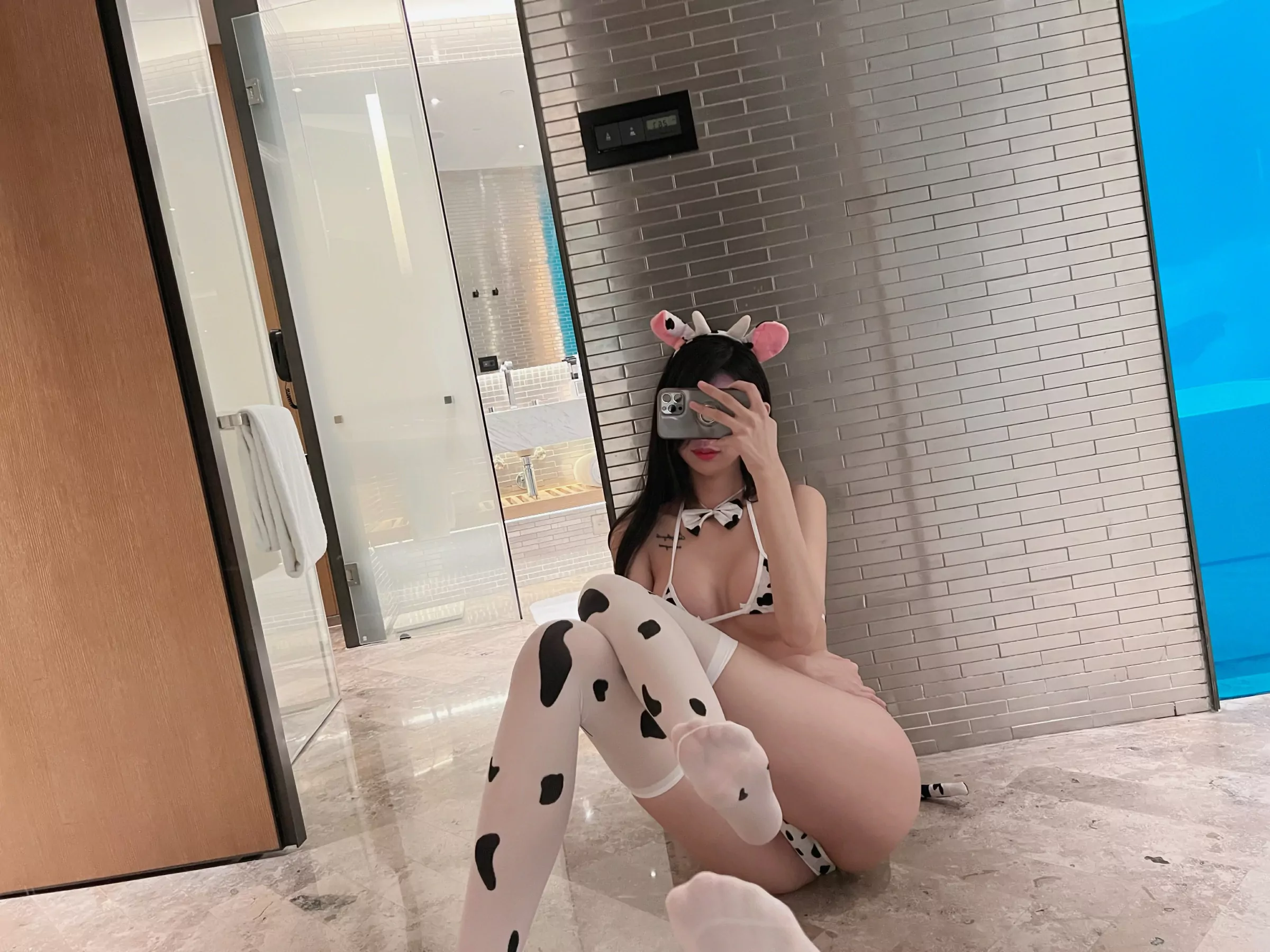 葛征 – 今天喝牛奶了吗 [25P] - 秀人网免费无水印在线套图写真